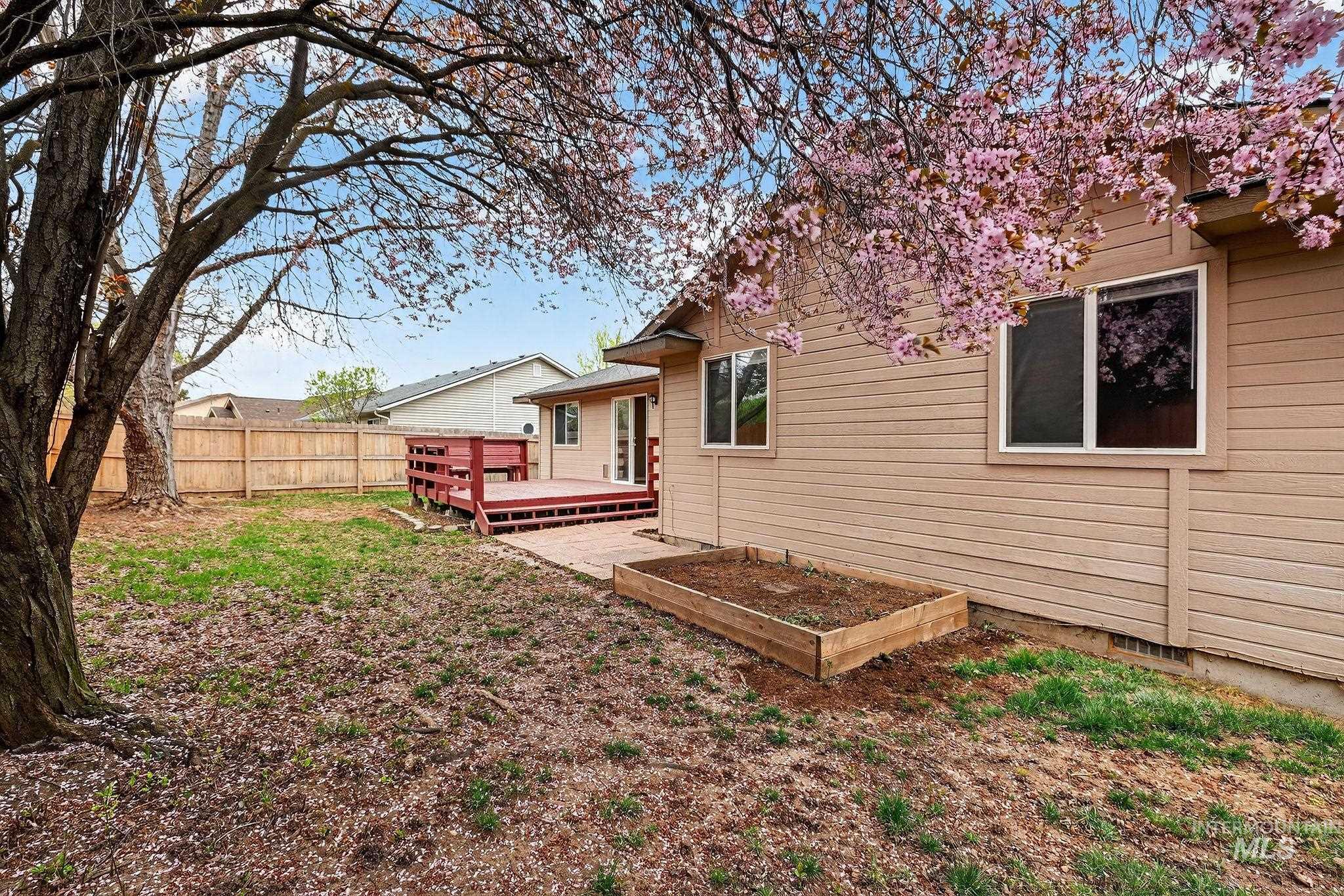 11157 W Red Maple Dr, Boise, Idaho 83709, 3 Bedrooms, 2 Bathrooms, Residential For Sale, Price $475,000, 98979627