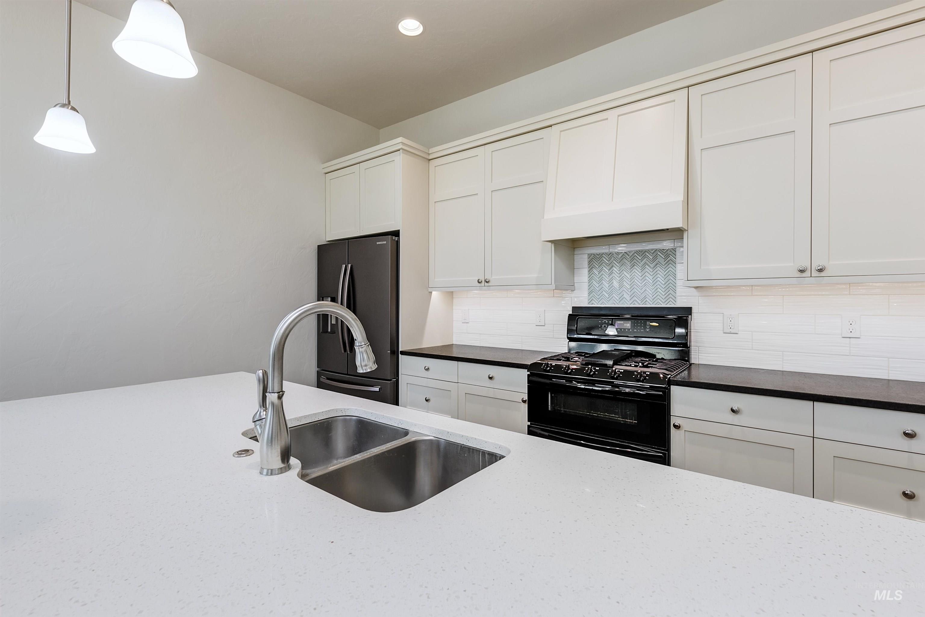 3961 W Caragana Ct, Meridian, Idaho 83646, 3 Bedrooms, 2 Bathrooms, Residential For Sale, Price $599,900, 98979635