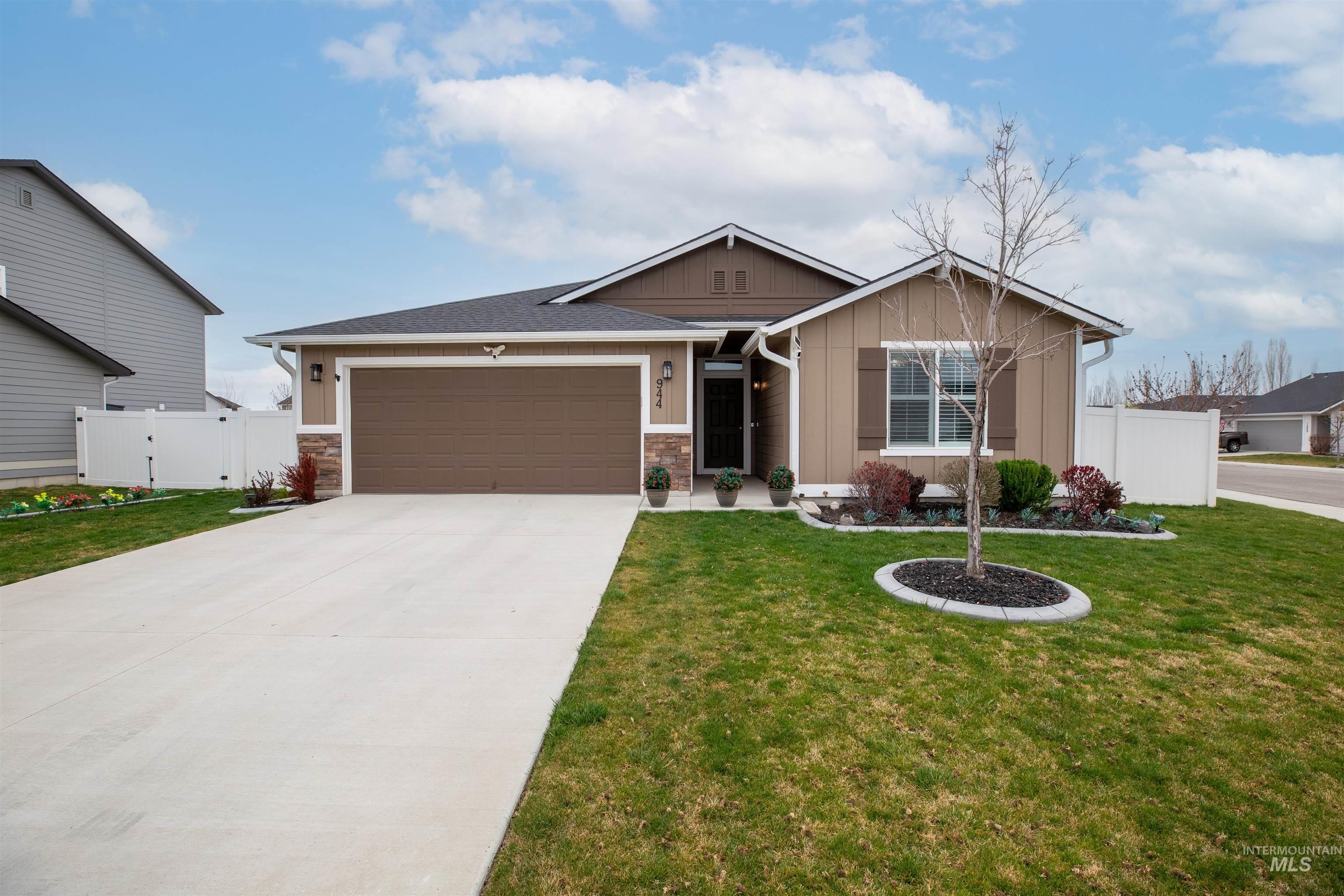 944 S Rangipo Ave, Kuna, Idaho 83634, 4 Bedrooms, 2 Bathrooms, Residential For Sale, Price $449,900, 98979637