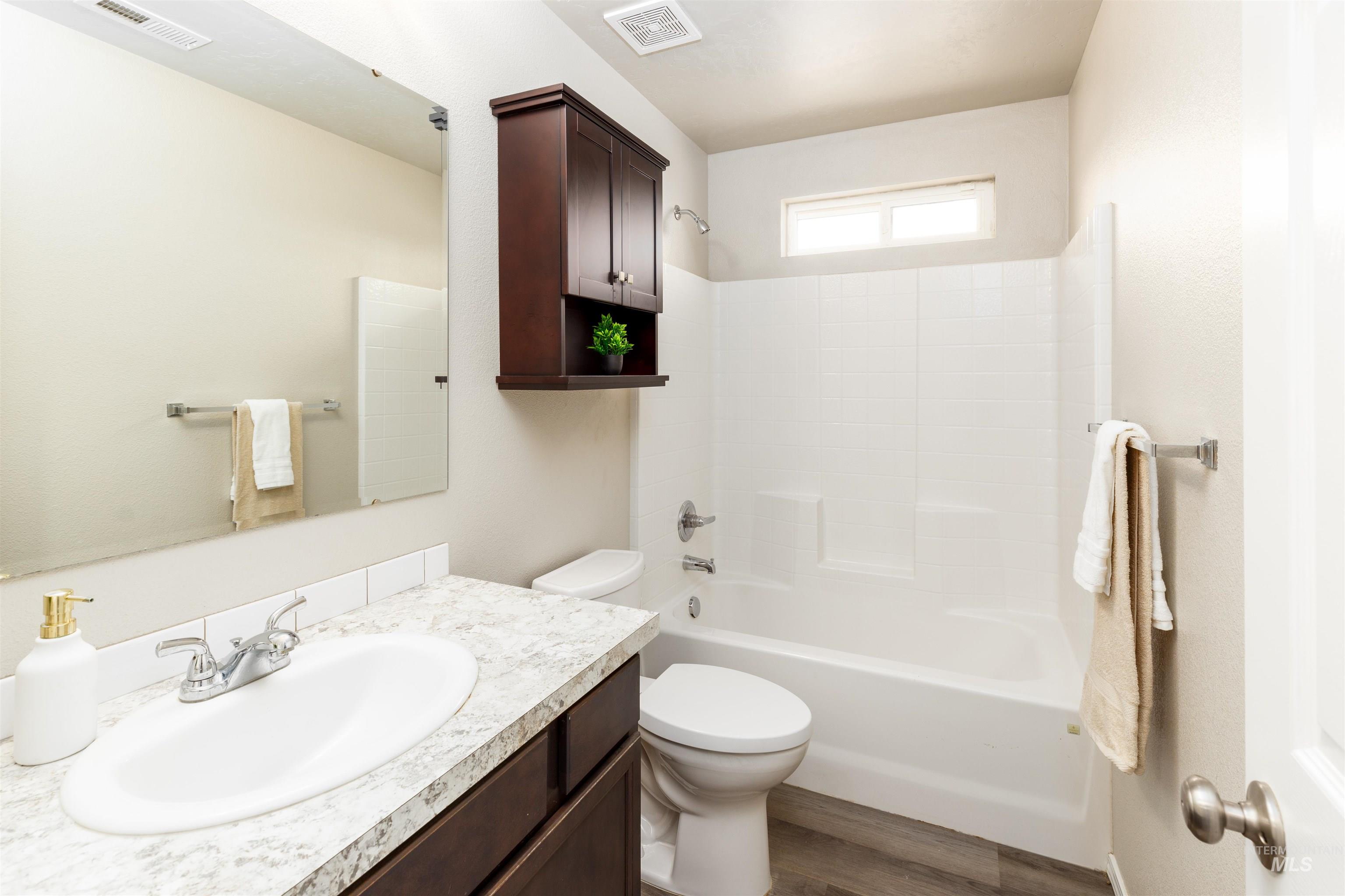 944 S Rangipo Ave, Kuna, Idaho 83634, 4 Bedrooms, 2 Bathrooms, Residential For Sale, Price $449,900, 98979637