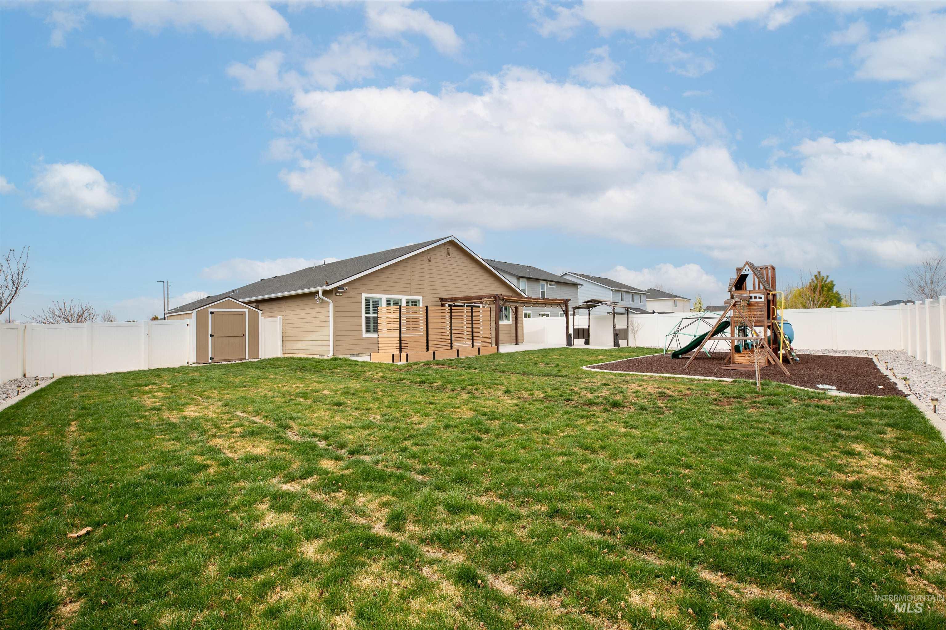 944 S Rangipo Ave, Kuna, Idaho 83634, 4 Bedrooms, 2 Bathrooms, Residential For Sale, Price $449,900, 98979637