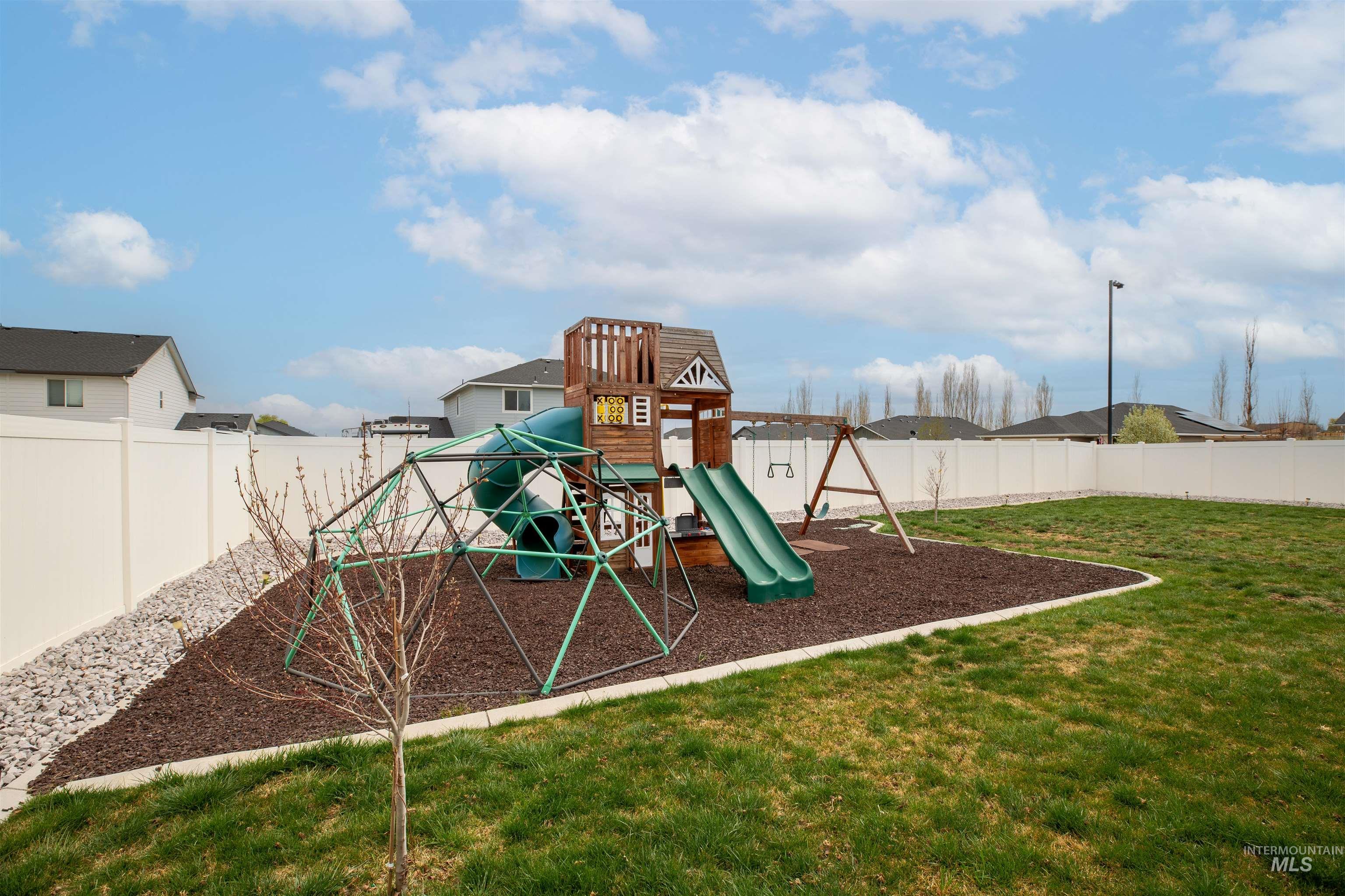 944 S Rangipo Ave, Kuna, Idaho 83634, 4 Bedrooms, 2 Bathrooms, Residential For Sale, Price $449,900, 98979637