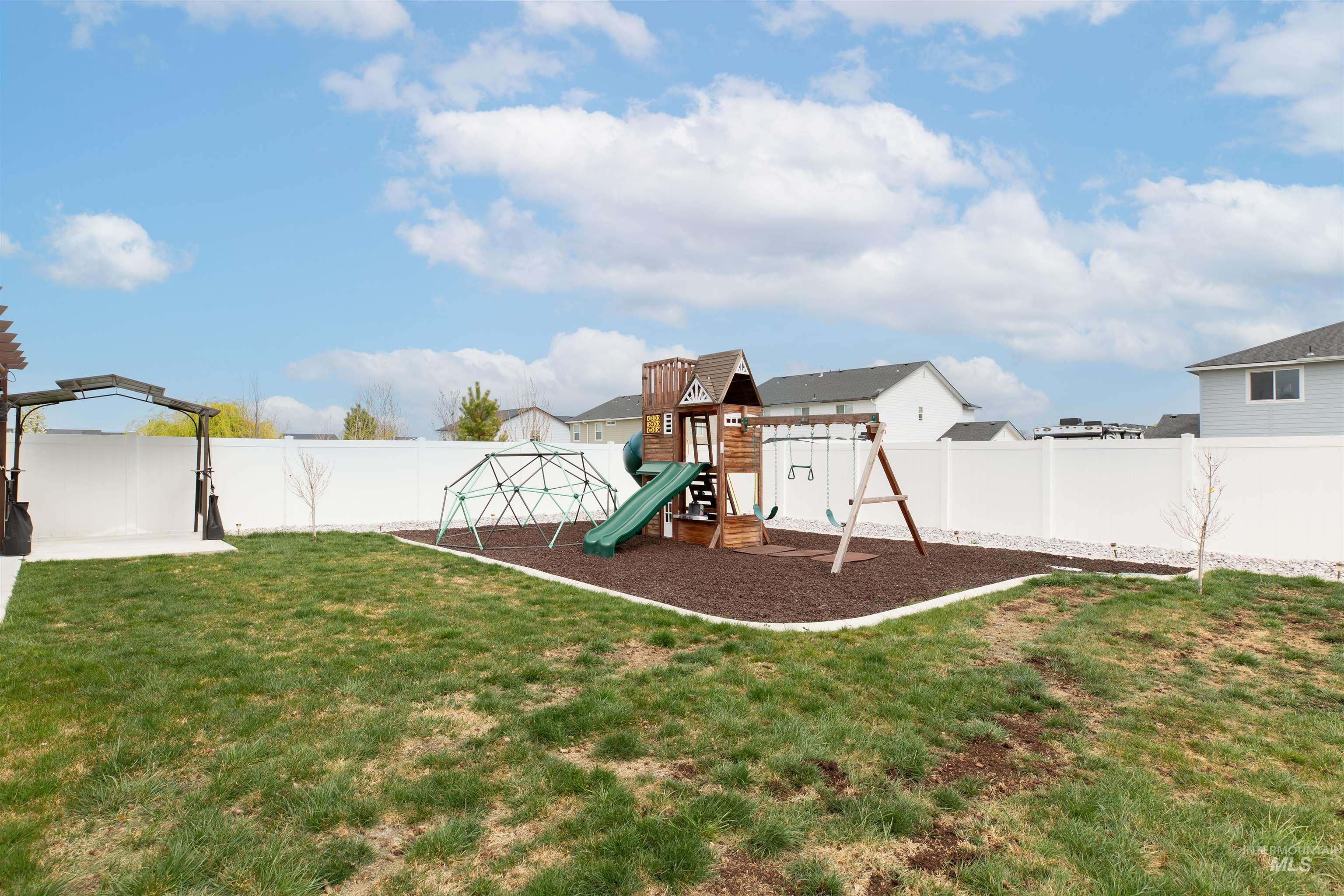 944 S Rangipo Ave, Kuna, Idaho 83634, 4 Bedrooms, 2 Bathrooms, Residential For Sale, Price $449,900, 98979637