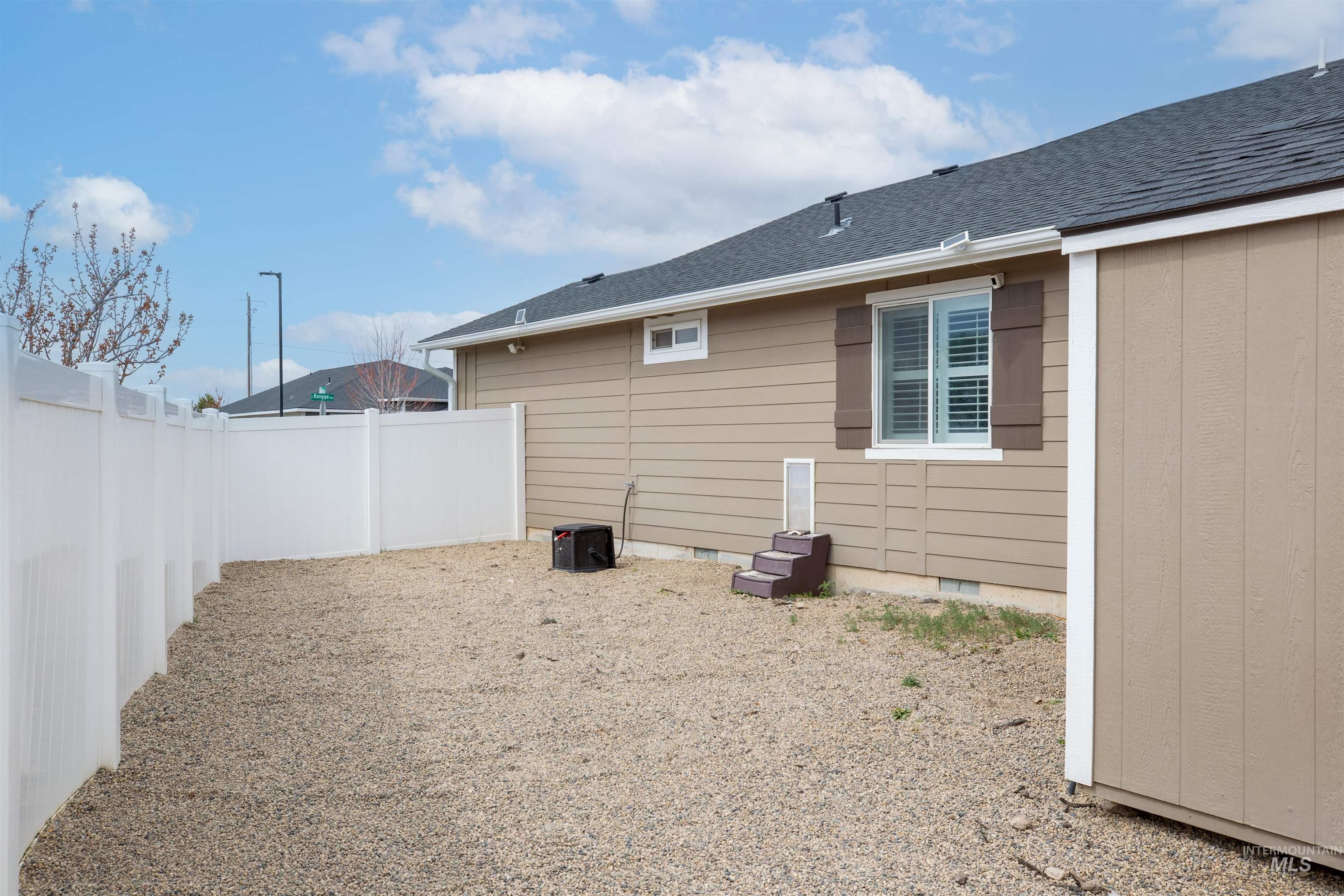 944 S Rangipo Ave, Kuna, Idaho 83634, 4 Bedrooms, 2 Bathrooms, Residential For Sale, Price $449,900, 98979637