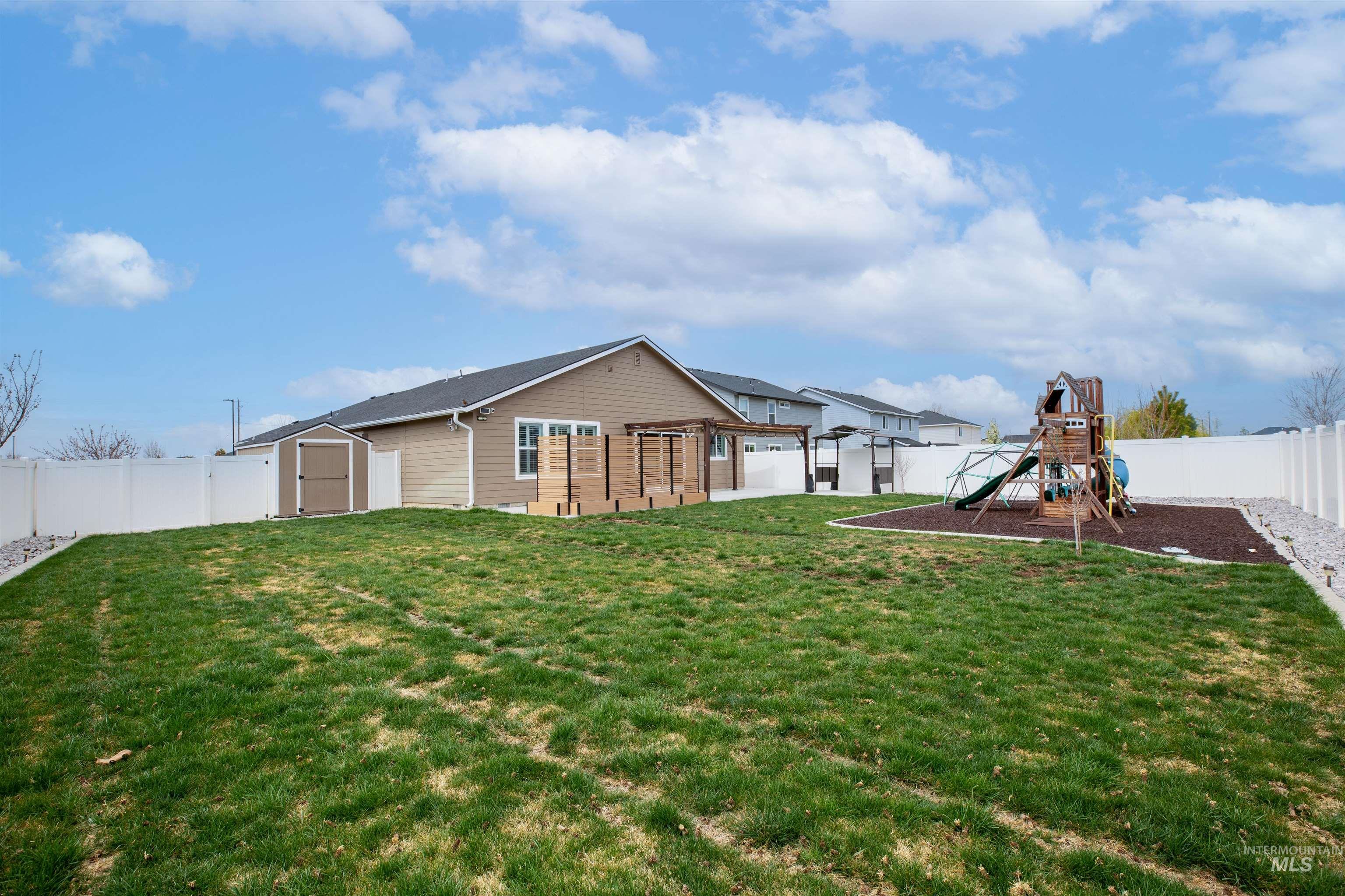 944 S Rangipo Ave, Kuna, Idaho 83634, 4 Bedrooms, 2 Bathrooms, Residential For Sale, Price $449,900, 98979637