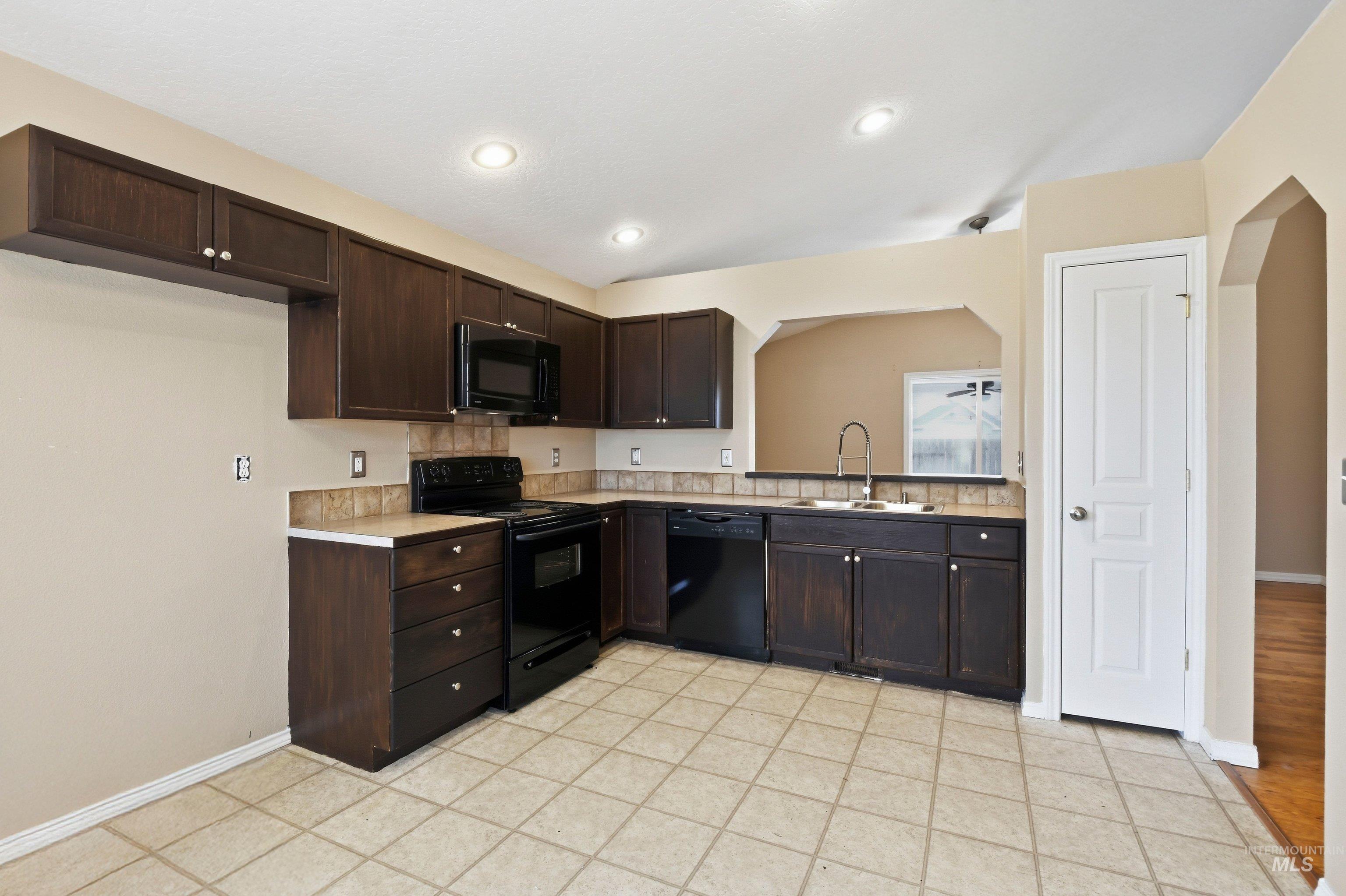 11719 W Huckleberry Dr, Nampa, Idaho 83651, 3 Bedrooms, 2 Bathrooms, Residential For Sale, Price $350,000, 98979639