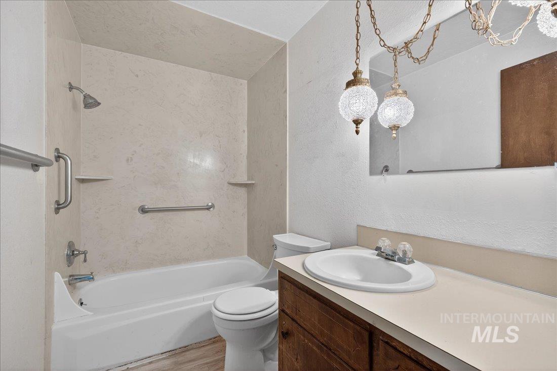 10035 W La Hontan Dr, Boise, Idaho 83709-0436, 3 Bedrooms, 2 Bathrooms, Residential For Sale, Price $499,900, 98979647