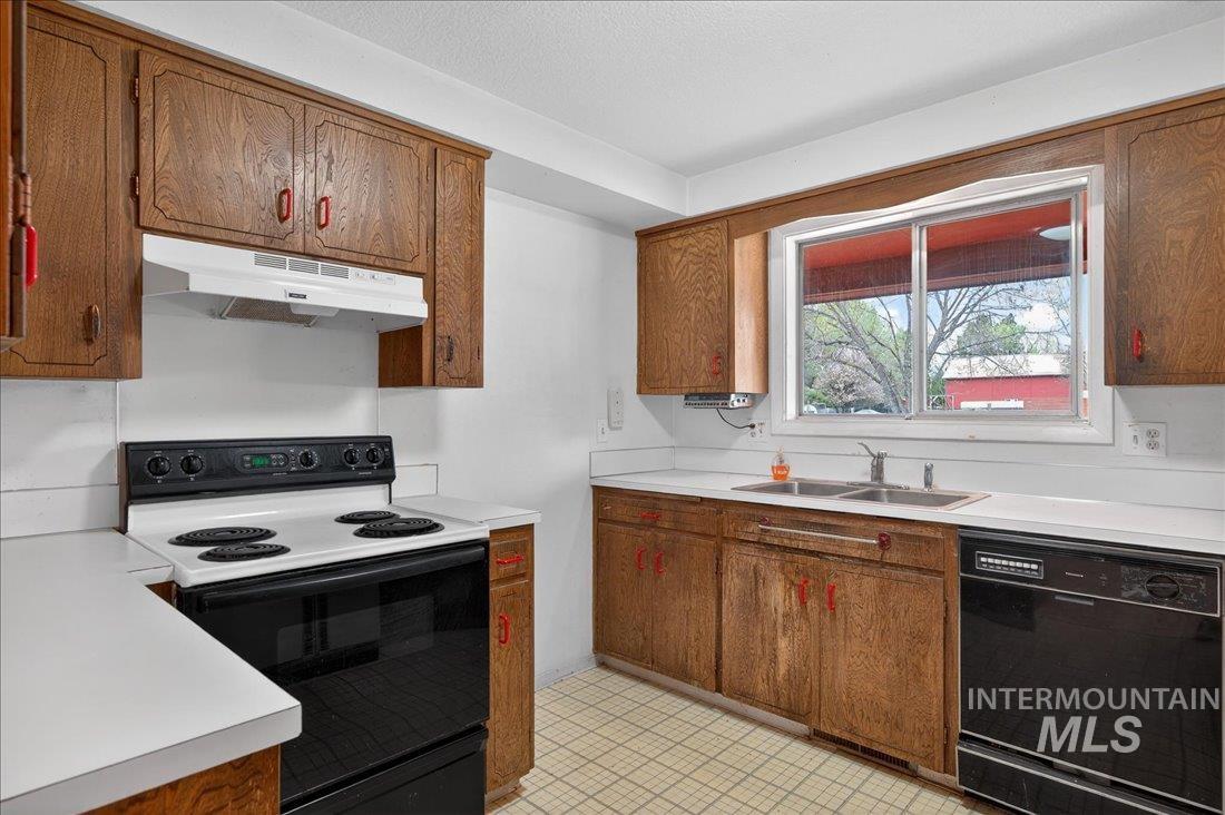 10035 W La Hontan Dr, Boise, Idaho 83709-0436, 3 Bedrooms, 2 Bathrooms, Residential For Sale, Price $499,900, 98979647