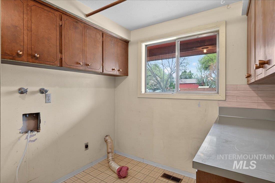 10035 W La Hontan Dr, Boise, Idaho 83709-0436, 3 Bedrooms, 2 Bathrooms, Residential For Sale, Price $499,900, 98979647