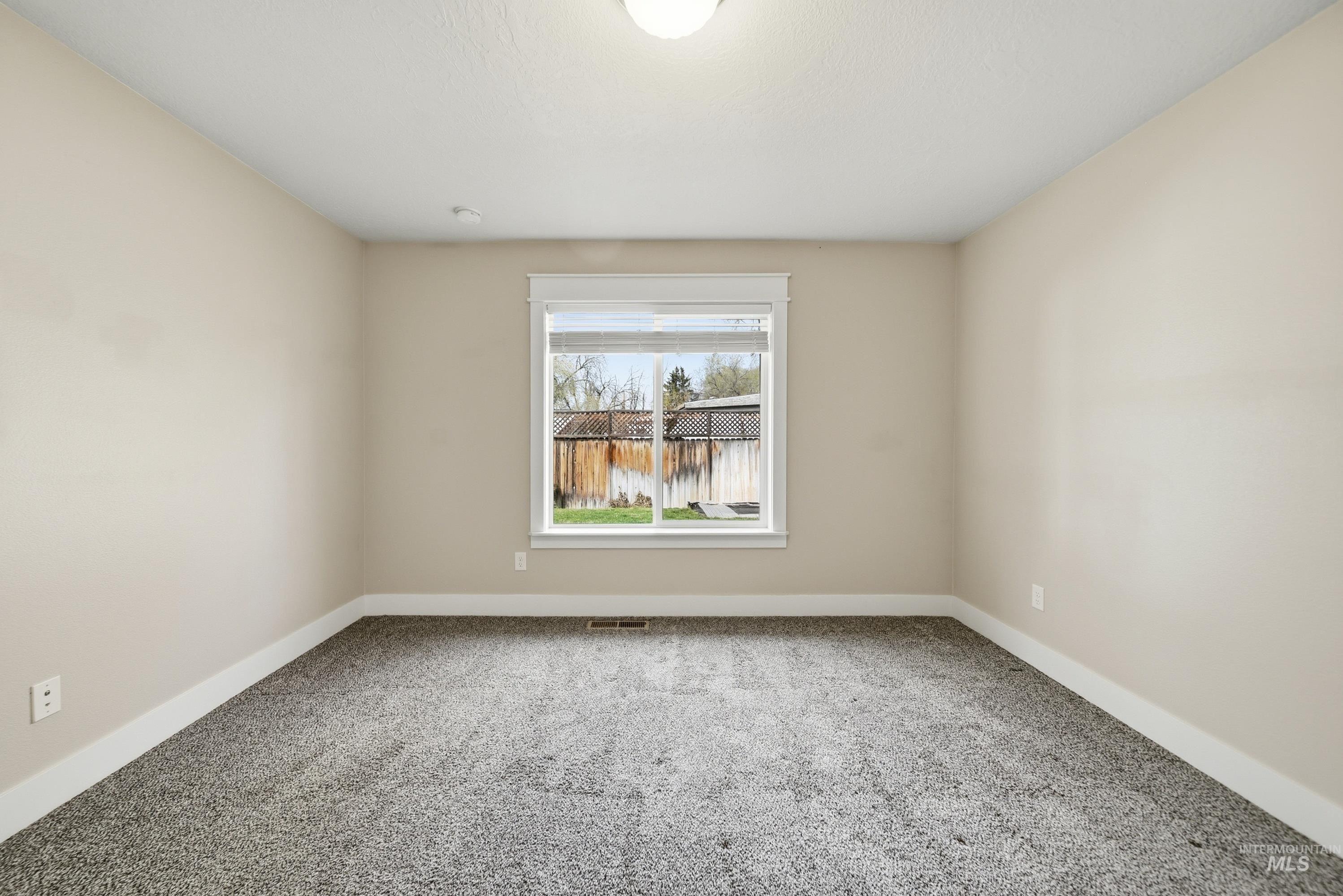 9522 W Woodland Dr, Boise, Idaho 83704, 3 Bedrooms, 2 Bathrooms, Residential For Sale, Price $425,000, 98979648