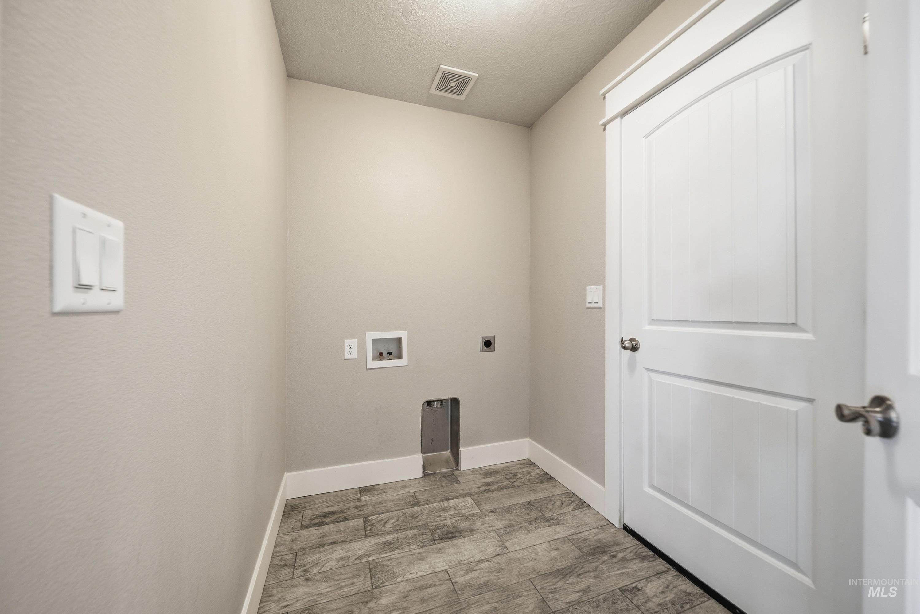 9522 W Woodland Dr, Boise, Idaho 83704, 3 Bedrooms, 2 Bathrooms, Residential For Sale, Price $425,000, 98979648