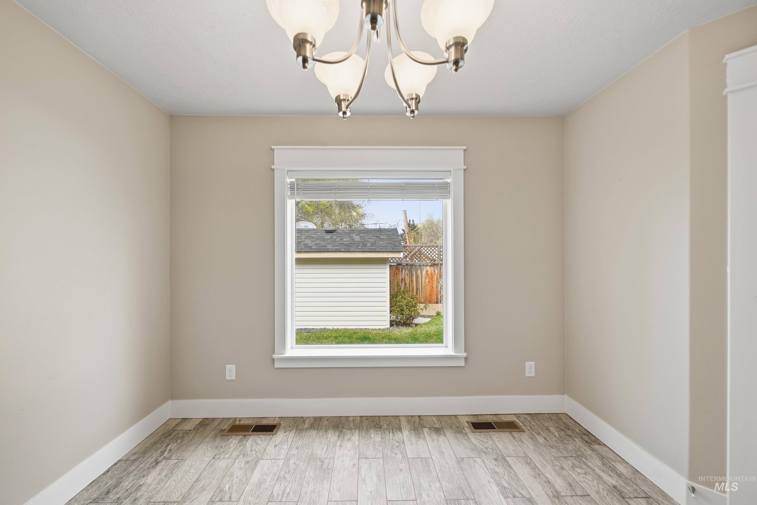 9522 W Woodland Dr, Boise, Idaho 83704, 3 Bedrooms, 2 Bathrooms, Residential For Sale, Price $425,000, 98979648