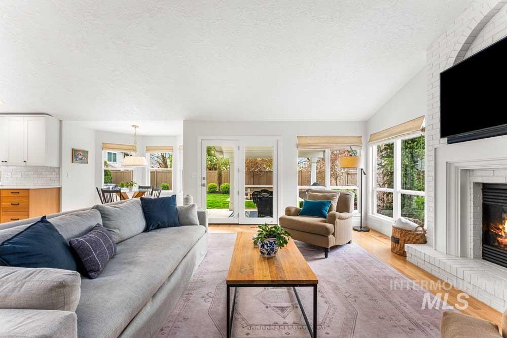 8051 W Burntree, Boise, Idaho 83704, 5 Bedrooms, 3 Bathrooms, Residential For Sale, Price $899,900, 98979652