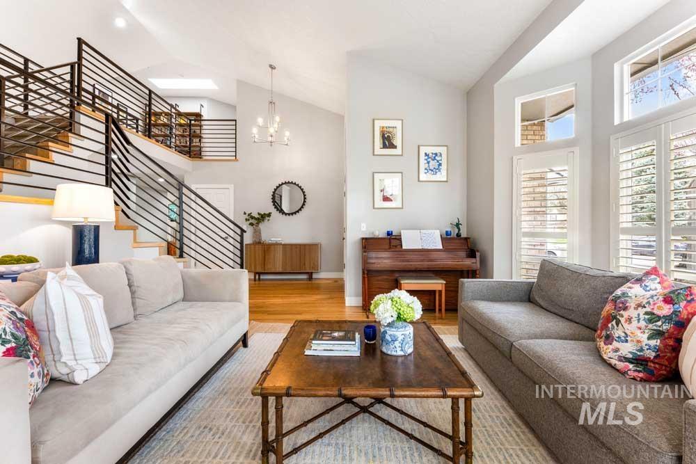 8051 W Burntree, Boise, Idaho 83704, 5 Bedrooms, 3 Bathrooms, Residential For Sale, Price $899,900, 98979652