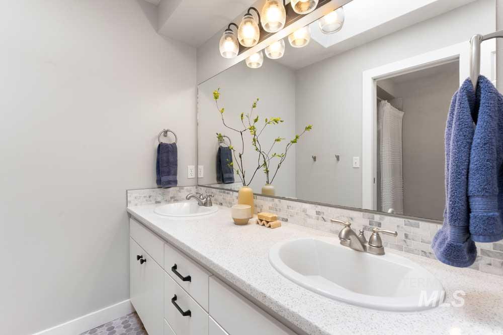 8051 W Burntree, Boise, Idaho 83704, 5 Bedrooms, 3 Bathrooms, Residential For Sale, Price $899,900, 98979652