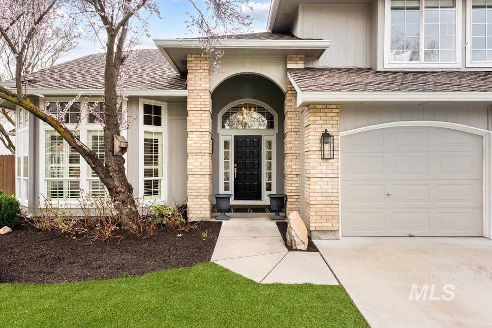8051 W Burntree, Boise, Idaho 83704, 5 Bedrooms, 3 Bathrooms, Residential For Sale, Price $899,900, 98979652