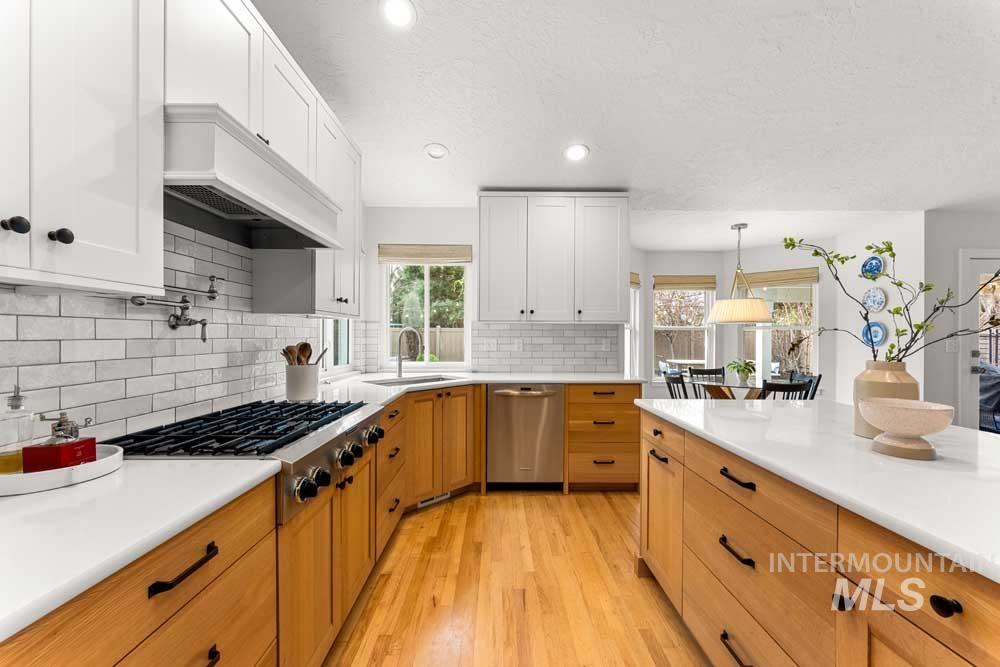 8051 W Burntree, Boise, Idaho 83704, 5 Bedrooms, 3 Bathrooms, Residential For Sale, Price $899,900, 98979652