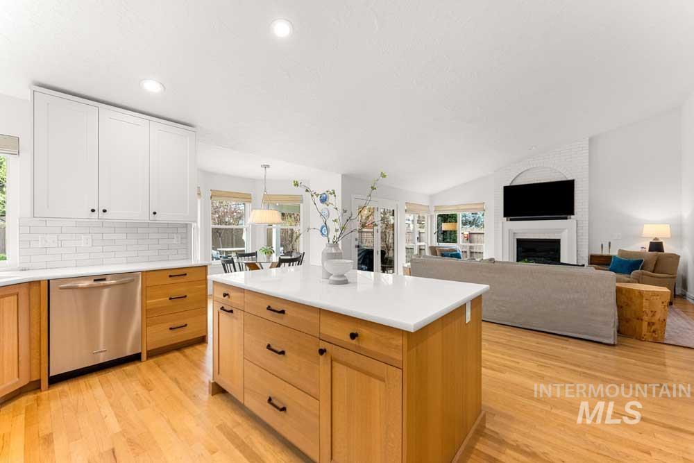 8051 W Burntree, Boise, Idaho 83704, 5 Bedrooms, 3 Bathrooms, Residential For Sale, Price $899,900, 98979652