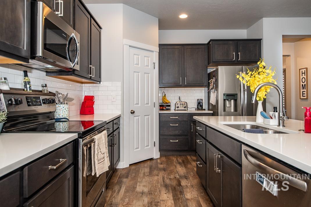 946 W Smallwood Ct, Meridian, Idaho 83642, 4 Bedrooms, 2.5 Bathrooms, Residential For Sale, Price $950,000, 98979653