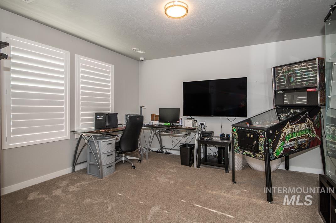 946 W Smallwood Ct, Meridian, Idaho 83642, 4 Bedrooms, 2.5 Bathrooms, Residential For Sale, Price $950,000, 98979653