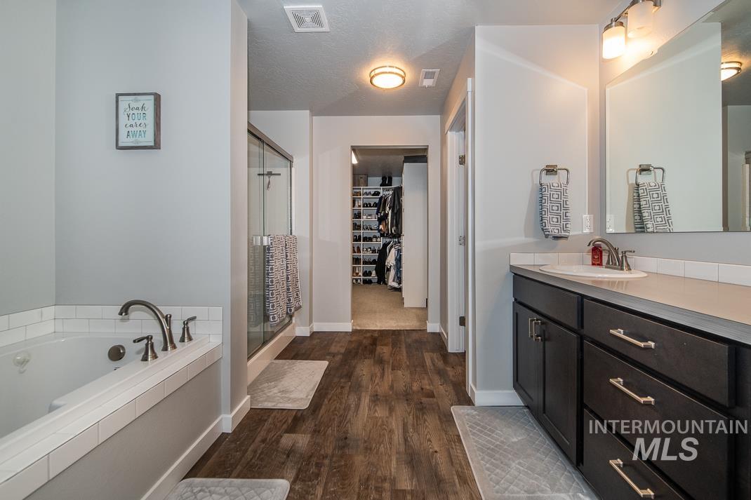 946 W Smallwood Ct, Meridian, Idaho 83642, 4 Bedrooms, 2.5 Bathrooms, Residential For Sale, Price $950,000, 98979653