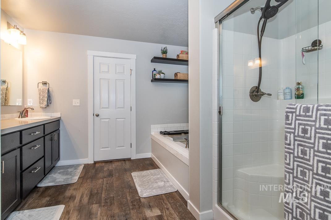 946 W Smallwood Ct, Meridian, Idaho 83642, 4 Bedrooms, 2.5 Bathrooms, Residential For Sale, Price $950,000, 98979653