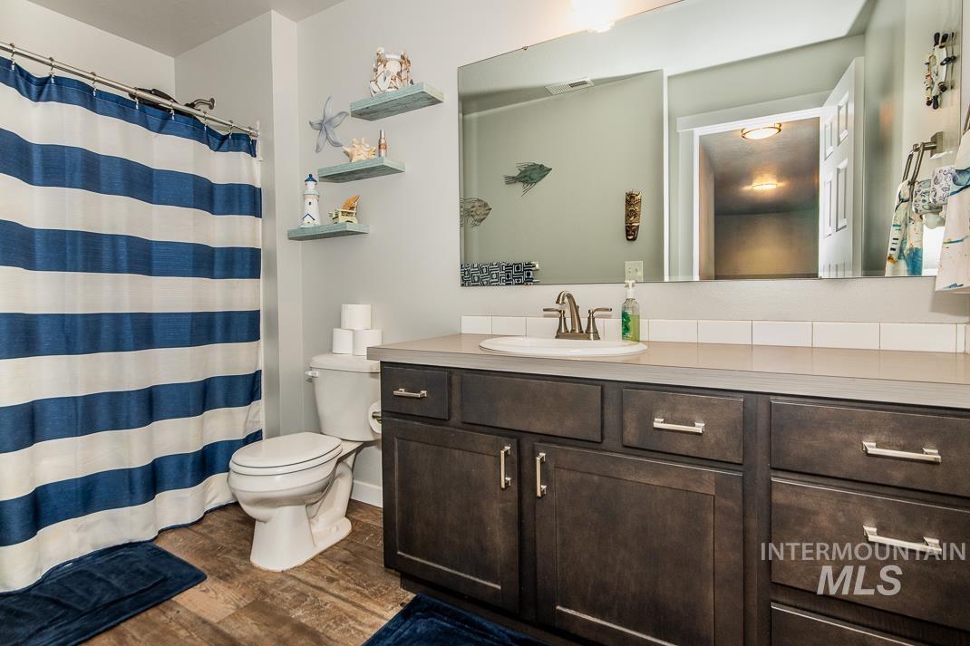 946 W Smallwood Ct, Meridian, Idaho 83642, 4 Bedrooms, 2.5 Bathrooms, Residential For Sale, Price $950,000, 98979653