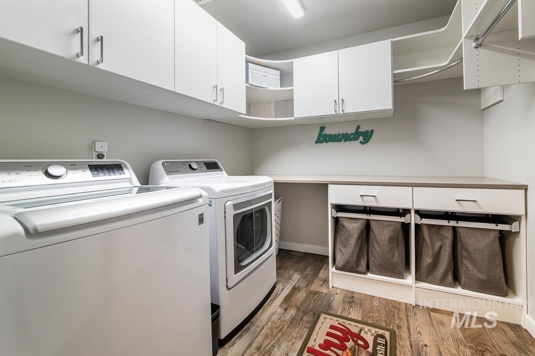 946 W Smallwood Ct, Meridian, Idaho 83642, 4 Bedrooms, 2.5 Bathrooms, Residential For Sale, Price $950,000, 98979653