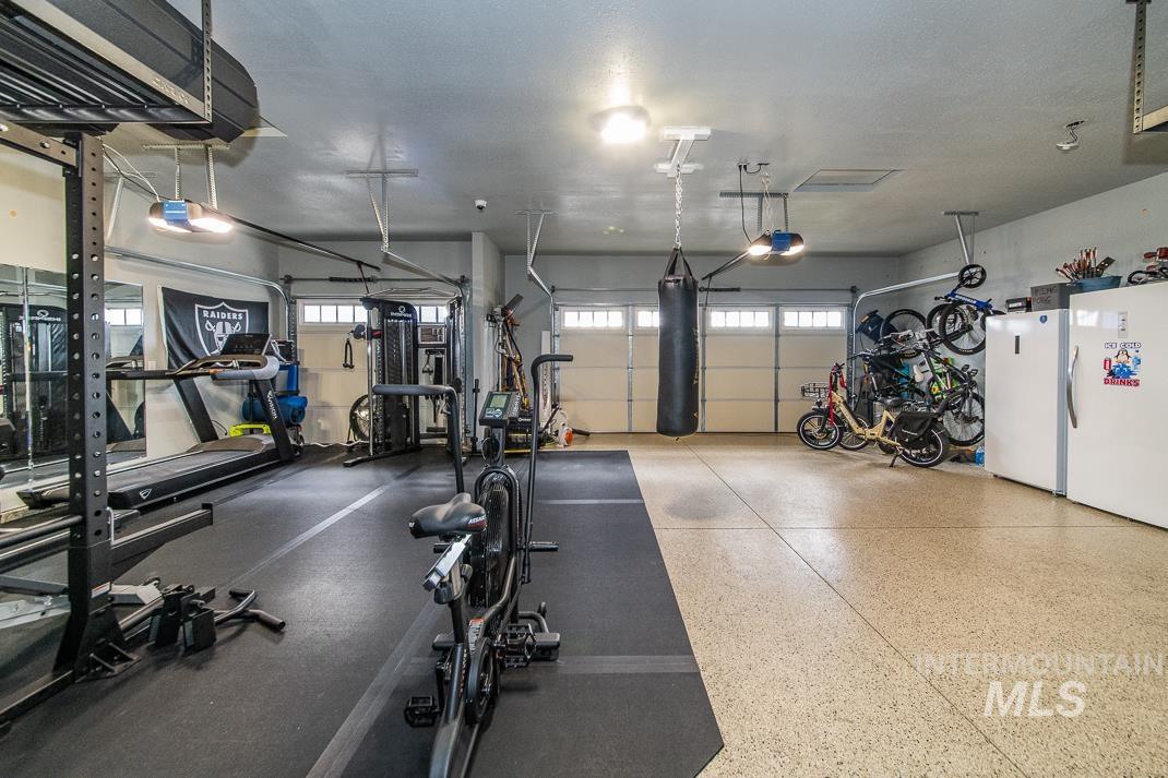 946 W Smallwood Ct, Meridian, Idaho 83642, 4 Bedrooms, 2.5 Bathrooms, Residential For Sale, Price $950,000, 98979653