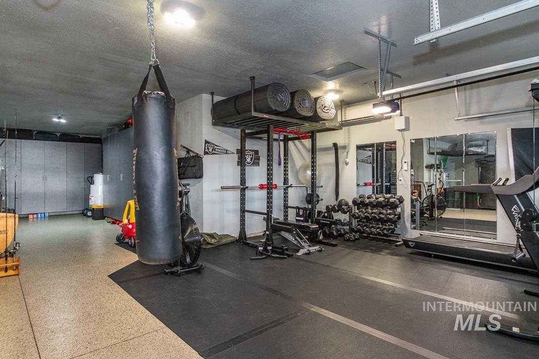 946 W Smallwood Ct, Meridian, Idaho 83642, 4 Bedrooms, 2.5 Bathrooms, Residential For Sale, Price $950,000, 98979653