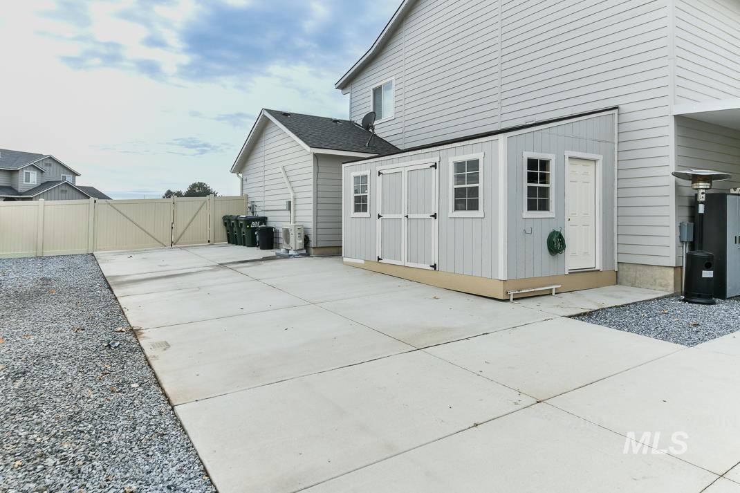 946 W Smallwood Ct, Meridian, Idaho 83642, 4 Bedrooms, 2.5 Bathrooms, Residential For Sale, Price $950,000, 98979653