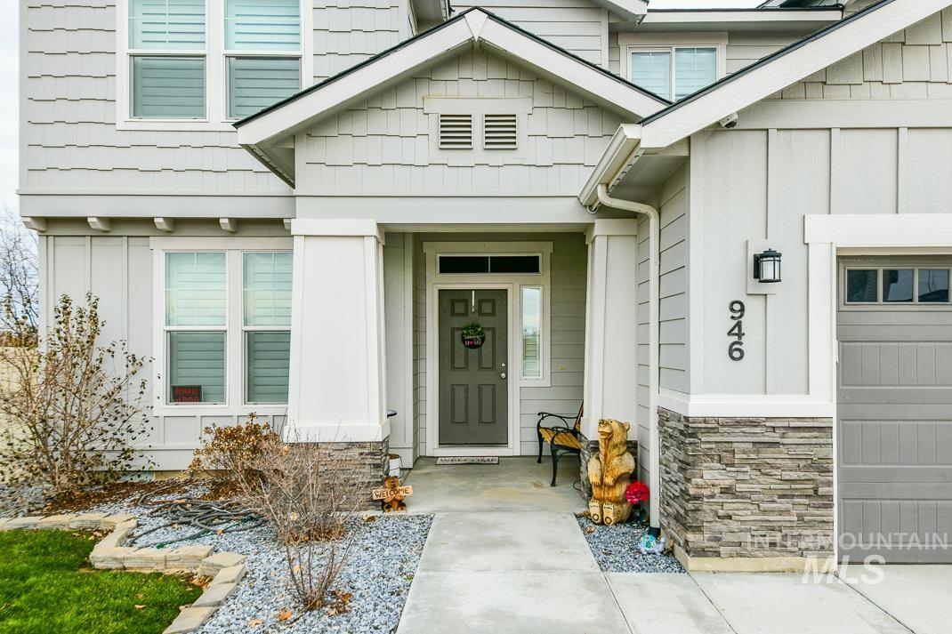 946 W Smallwood Ct, Meridian, Idaho 83642, 4 Bedrooms, 2.5 Bathrooms, Residential For Sale, Price $950,000, 98979653