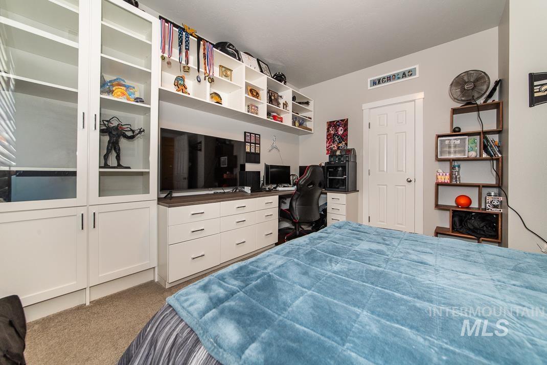 946 W Smallwood Ct, Meridian, Idaho 83642, 4 Bedrooms, 2.5 Bathrooms, Residential For Sale, Price $950,000, 98979653