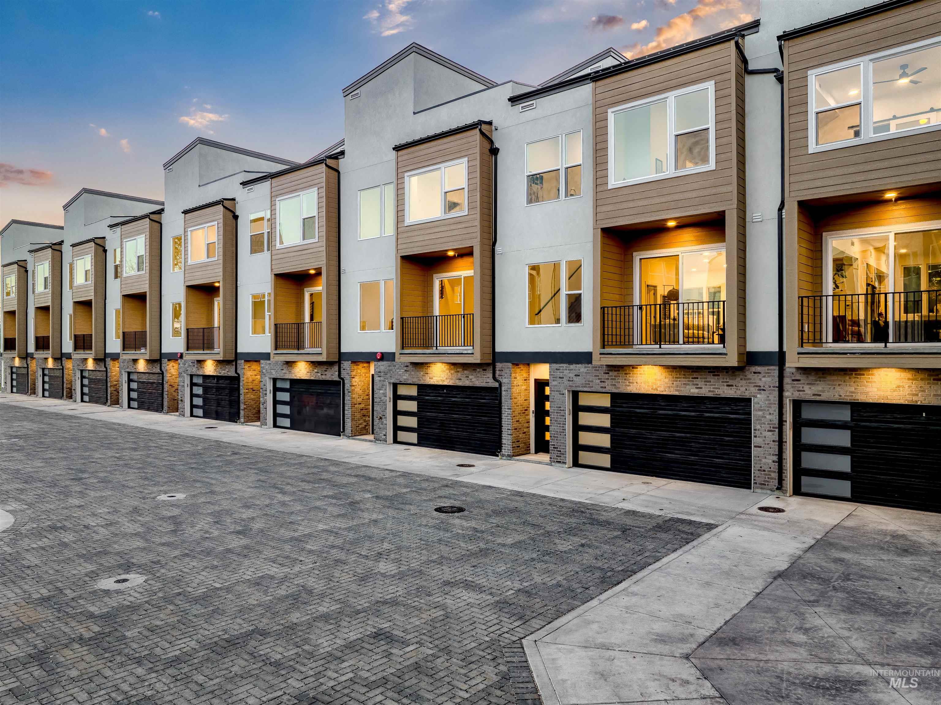 2032 S Mackinnon Ln, Boise, Idaho 83706, 4 Bedrooms, 2.5 Bathrooms, Residential For Sale, Price $615,000, 98979655