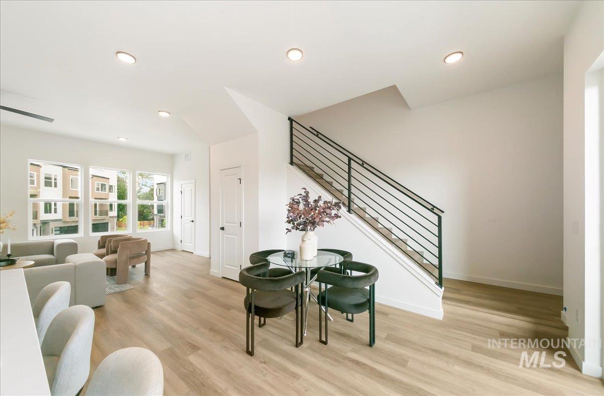 2032 S Mackinnon Ln, Boise, Idaho 83706, 4 Bedrooms, 2.5 Bathrooms, Residential For Sale, Price $605,000,MLS 98979655
