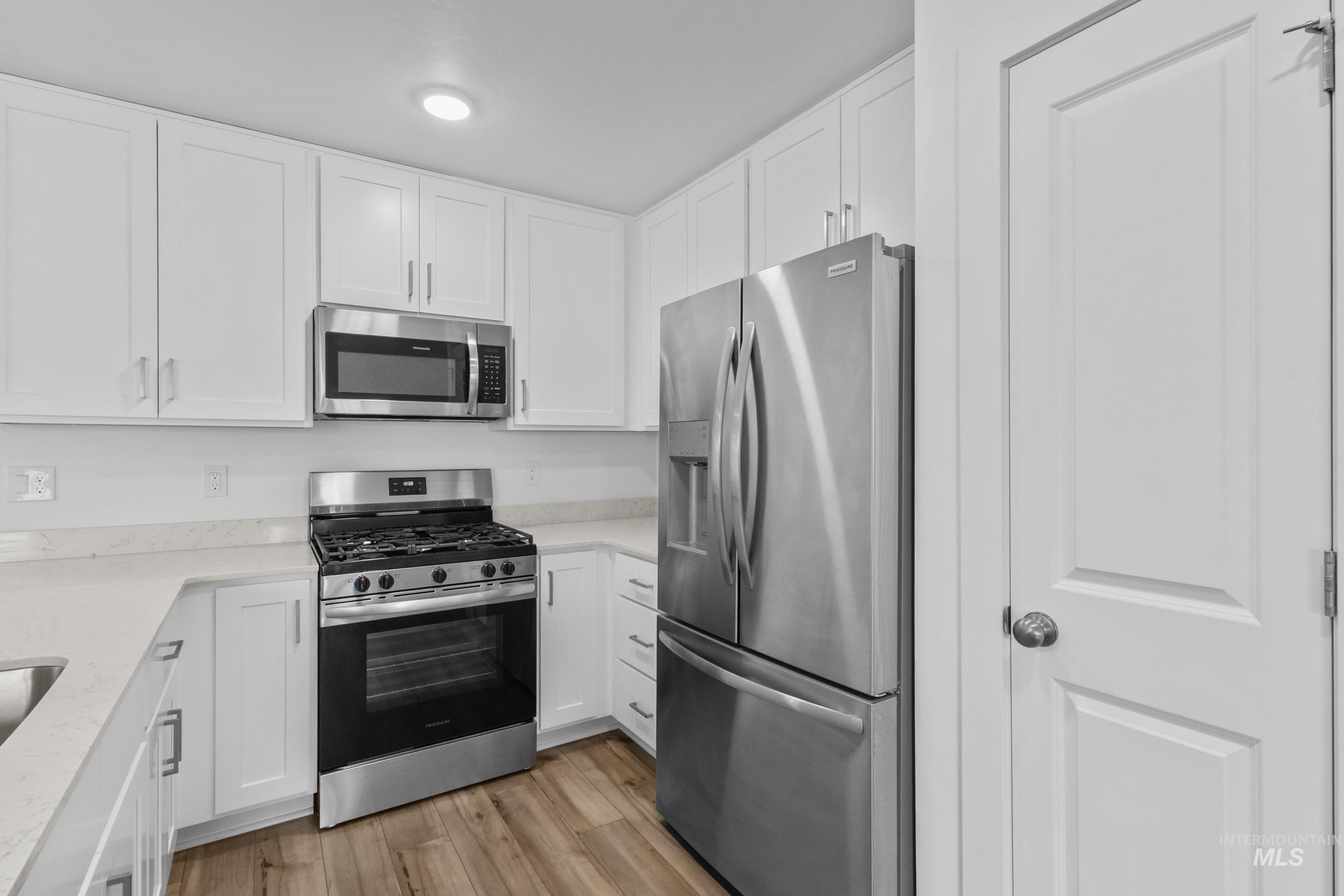 11270 Barn Ranch St, Caldwell, Idaho 83605, 3 Bedrooms, 2 Bathrooms, Residential For Sale, Price $409,999, 98979662