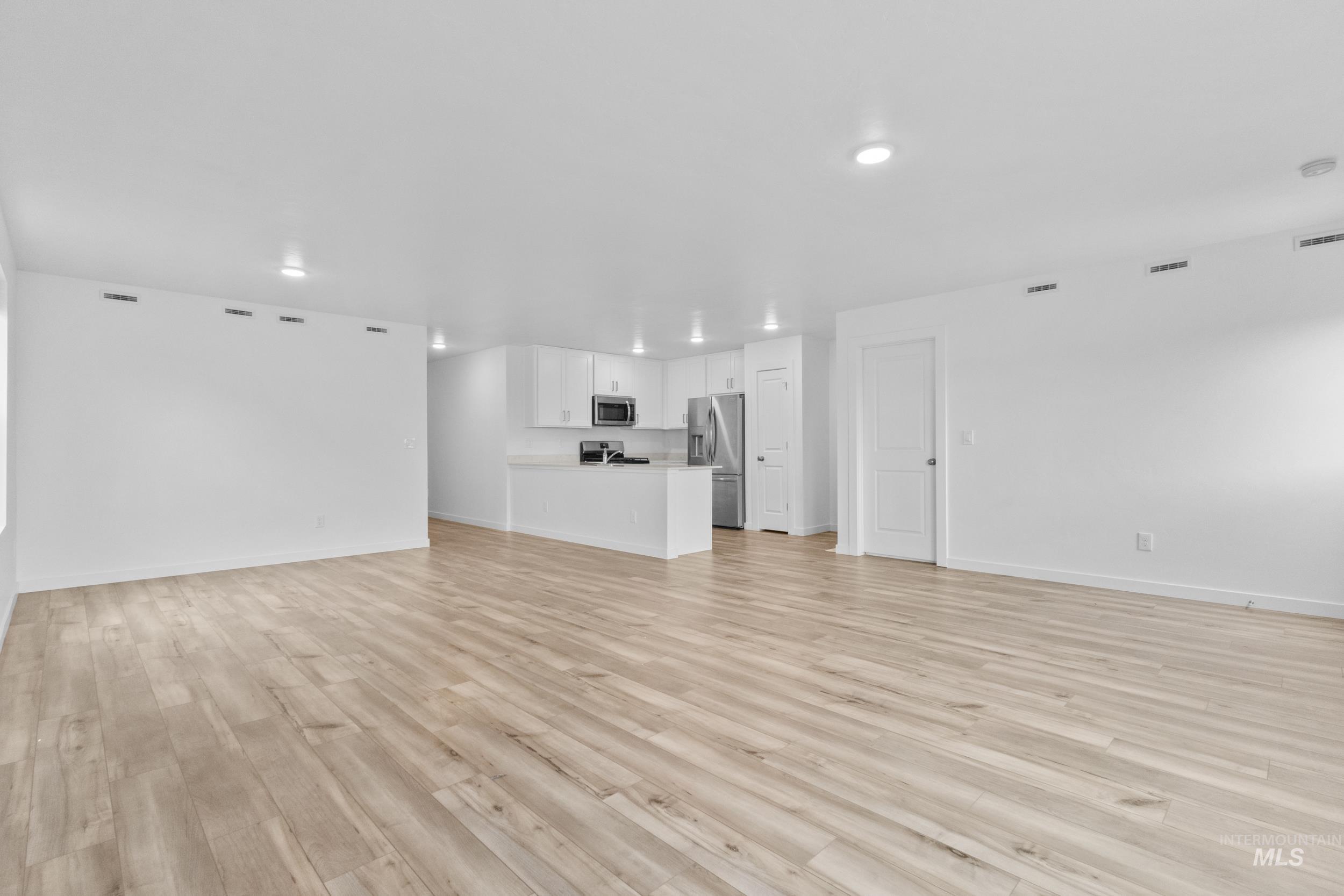 11270 Barn Ranch St, Caldwell, Idaho 83605, 3 Bedrooms, 2 Bathrooms, Residential For Sale, Price $409,999, 98979662