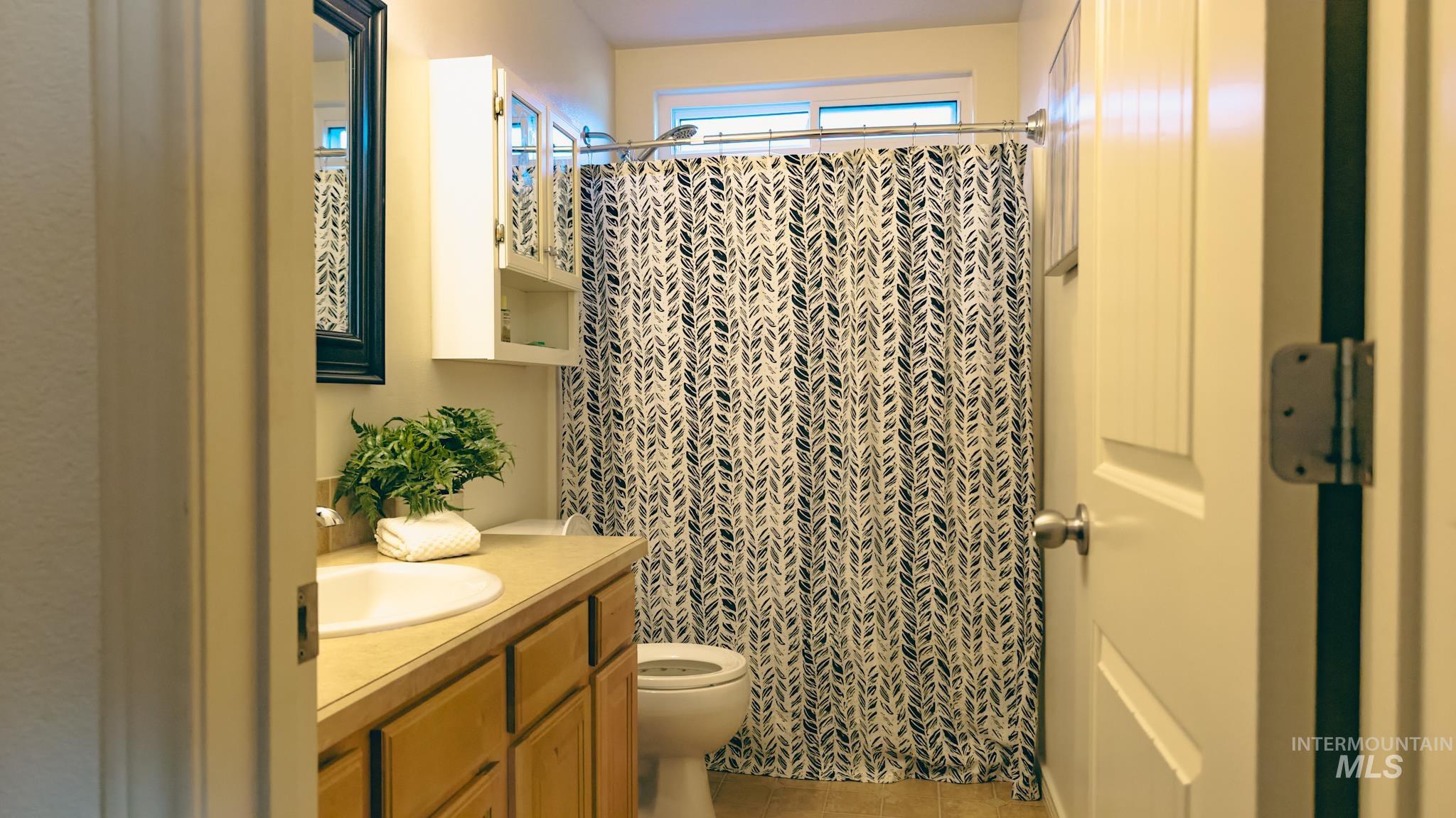 334 E Burney Glen Dr, Meridian, Idaho 83646, 4 Bedrooms, 2 Bathrooms, Residential For Sale, Price $565,000, 98979664