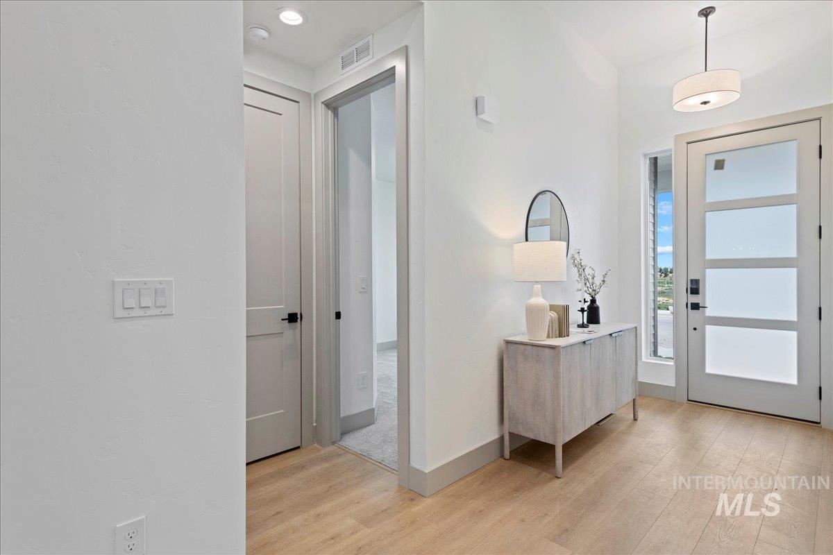 967 W Malbar St., Meridian, Idaho 83646, 3 Bedrooms, 2 Bathrooms, Residential For Sale, Price $699,900, 98979667