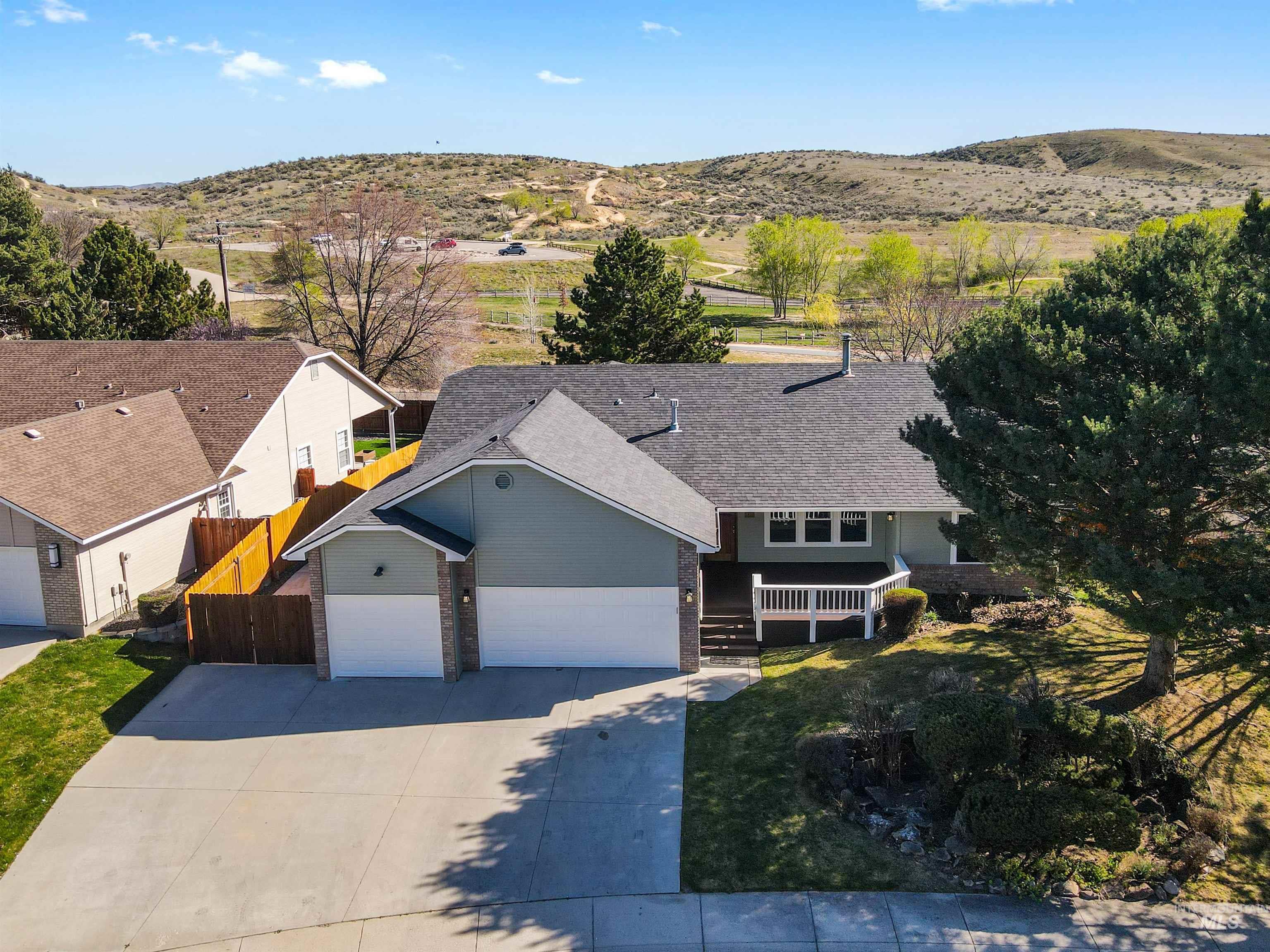 1700 N trail creek way, Eagle, Idaho 83616, 5 Bedrooms, 2 Bathrooms, Residential For Sale, Price $589,900, 98979674