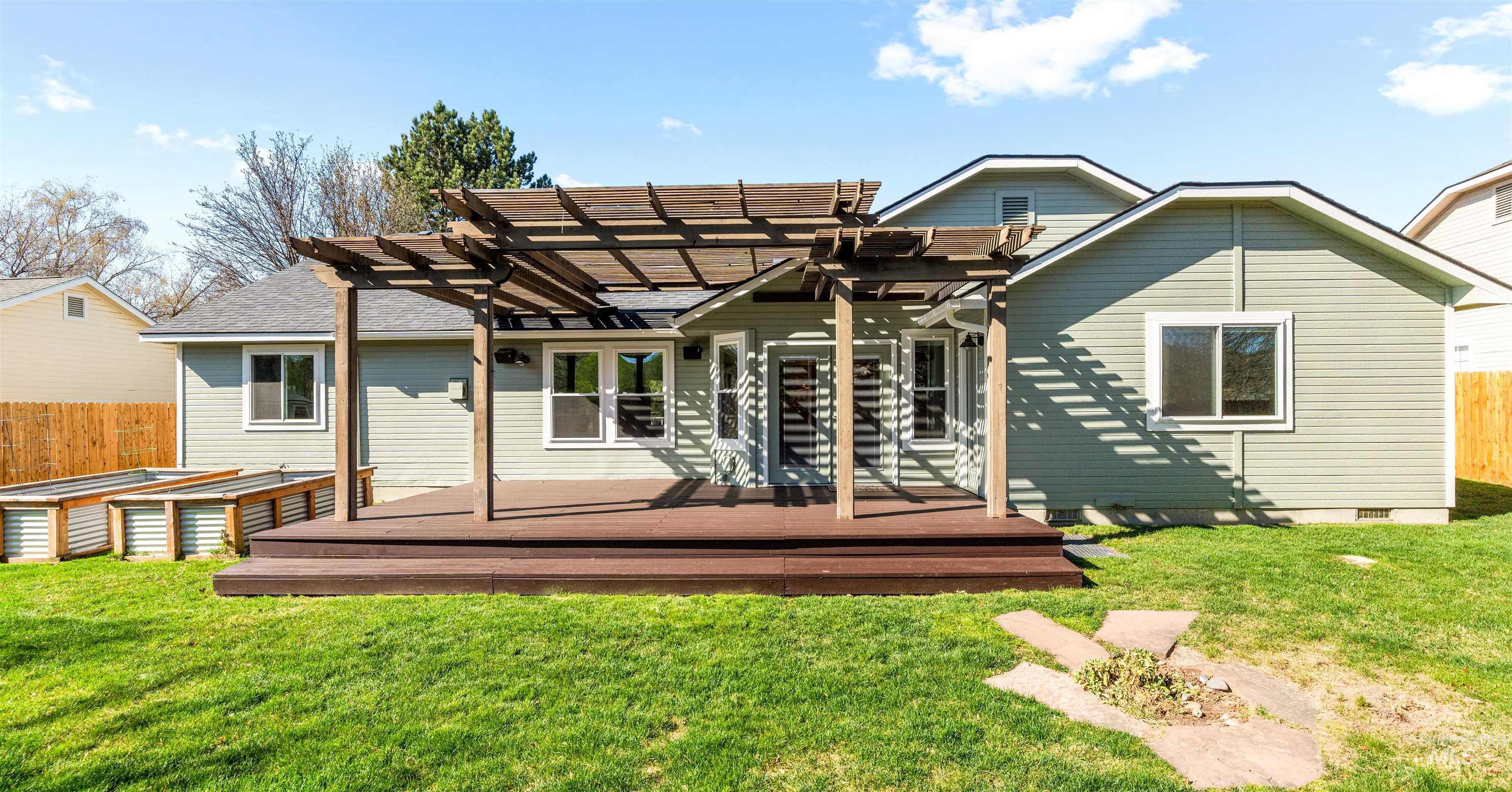 1700 N trail creek way, Eagle, Idaho 83616, 5 Bedrooms, 2 Bathrooms, Residential For Sale, Price $589,900, 98979674