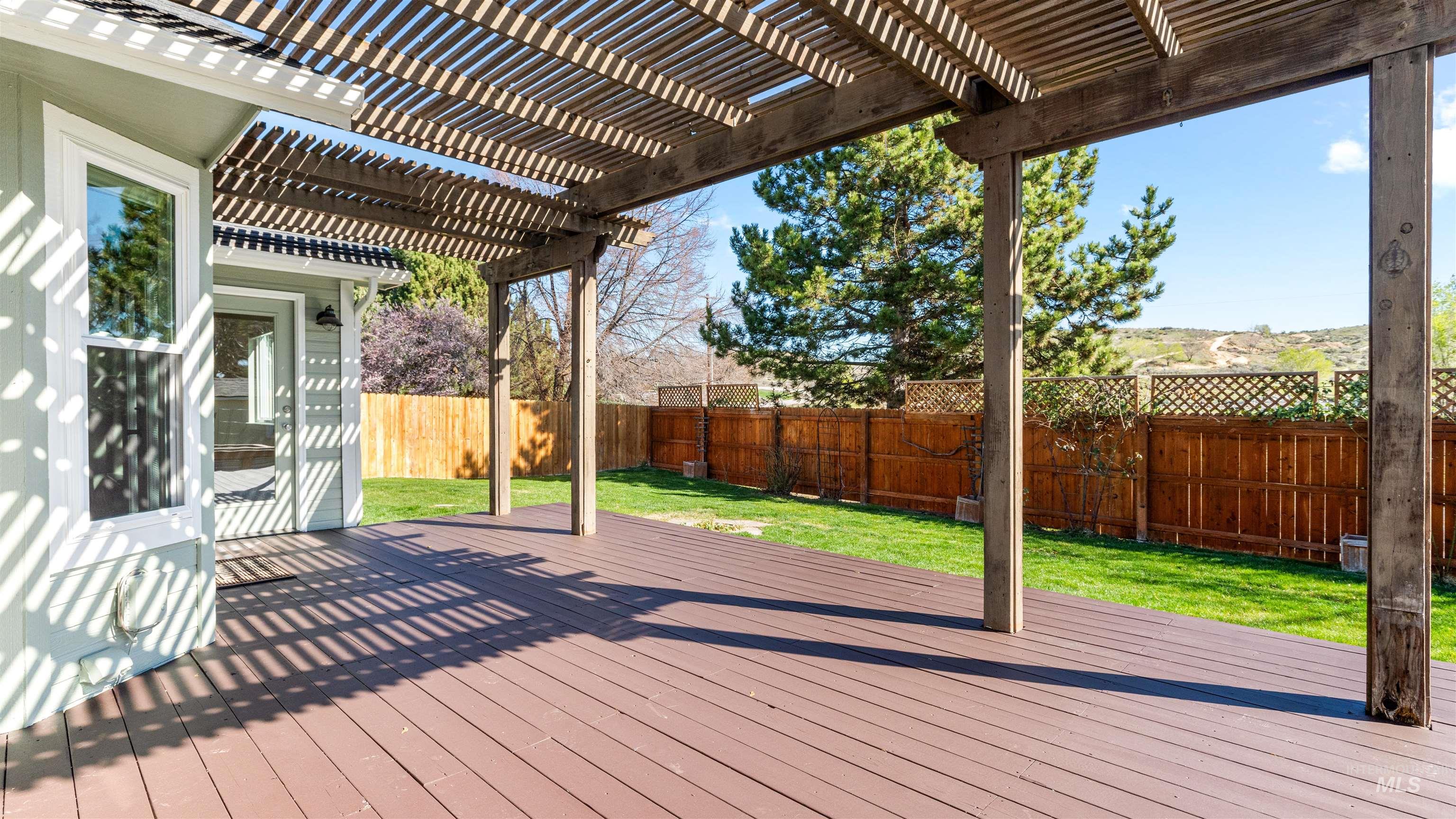 1700 N trail creek way, Eagle, Idaho 83616, 5 Bedrooms, 2 Bathrooms, Residential For Sale, Price $589,900, 98979674