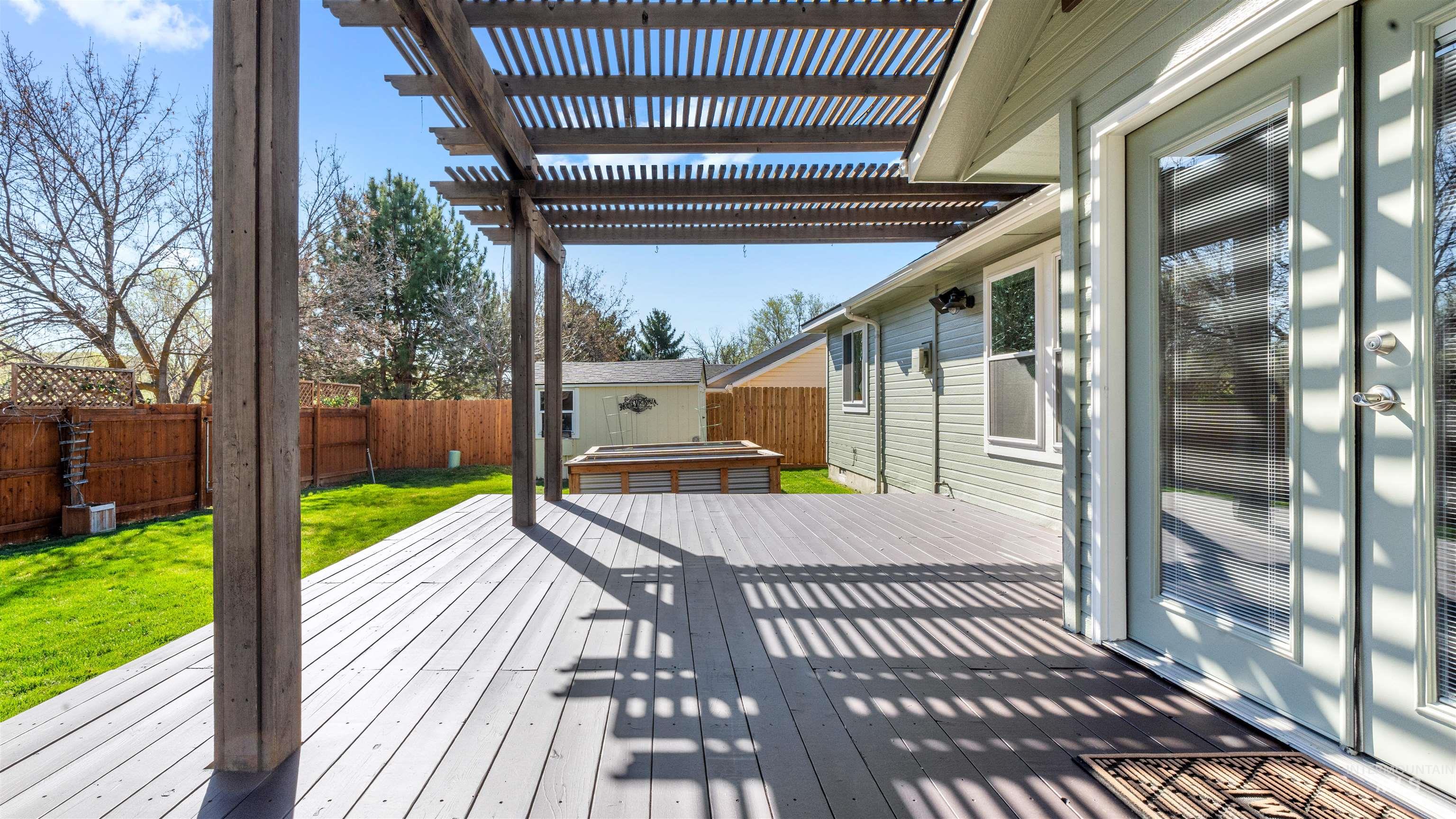 1700 N trail creek way, Eagle, Idaho 83616, 5 Bedrooms, 2 Bathrooms, Residential For Sale, Price $589,900, 98979674