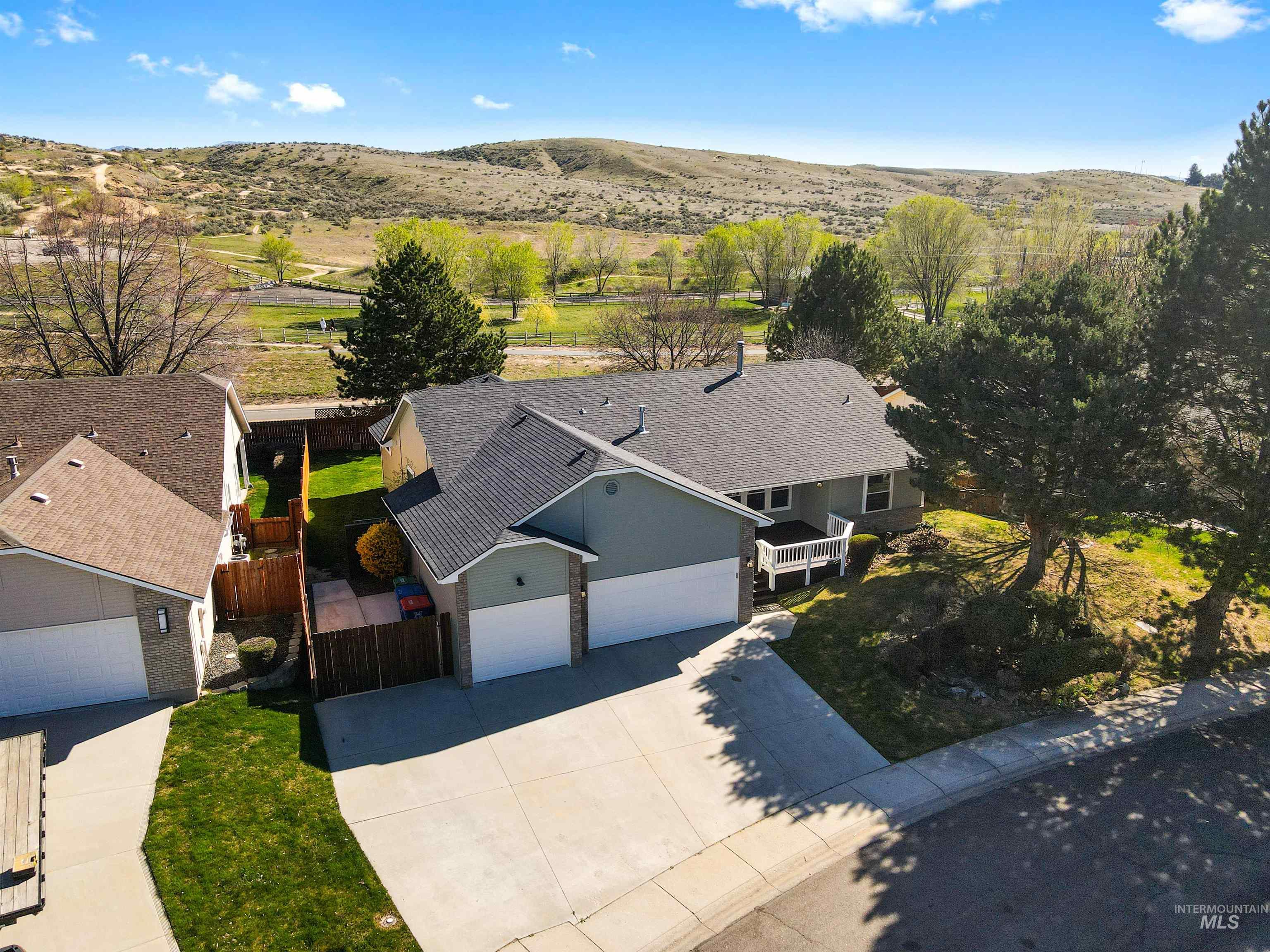 1700 N trail creek way, Eagle, Idaho 83616, 5 Bedrooms, 2 Bathrooms, Residential For Sale, Price $589,900, 98979674