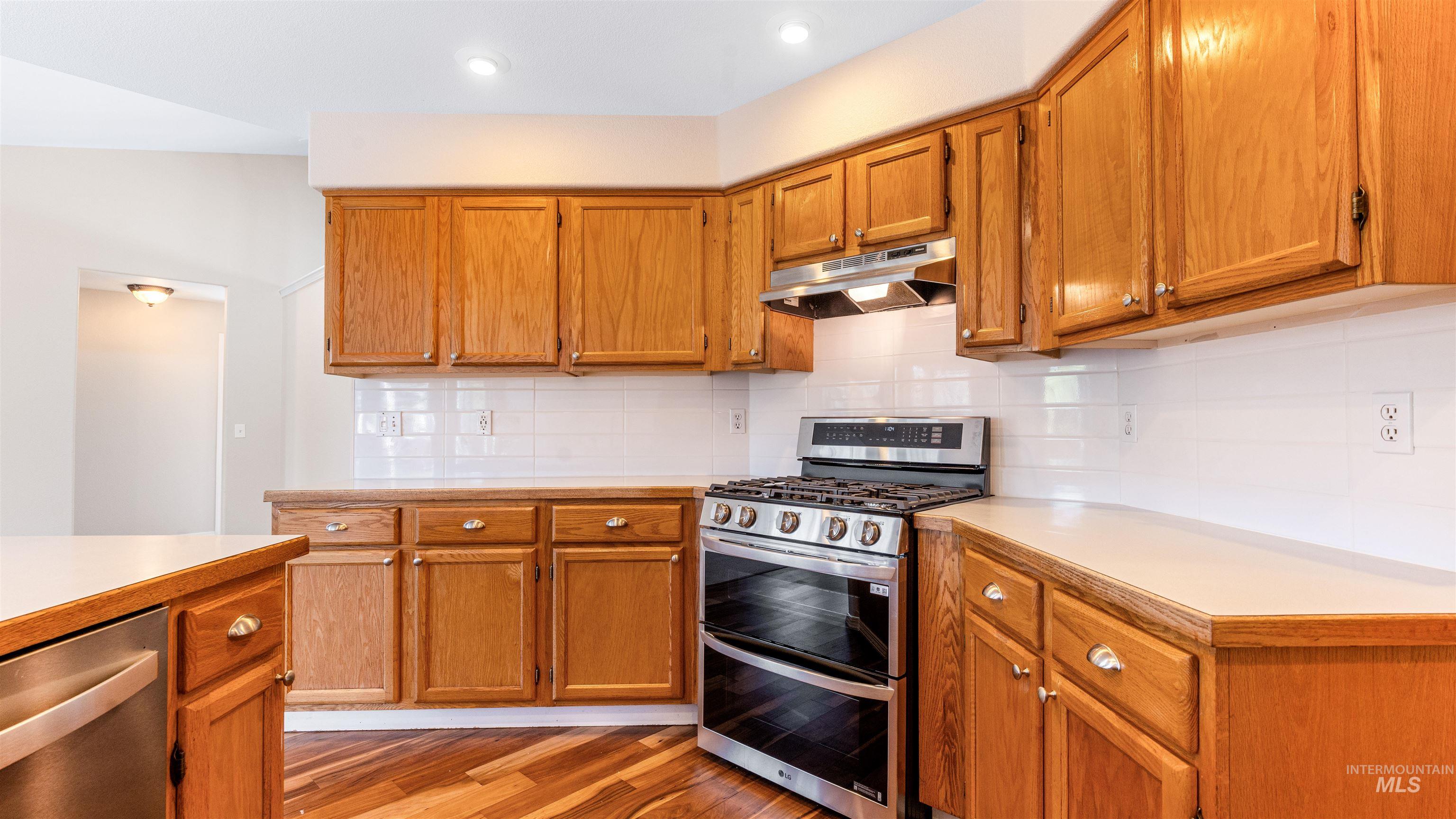 1700 N trail creek way, Eagle, Idaho 83616, 5 Bedrooms, 2 Bathrooms, Residential For Sale, Price $589,900, 98979674