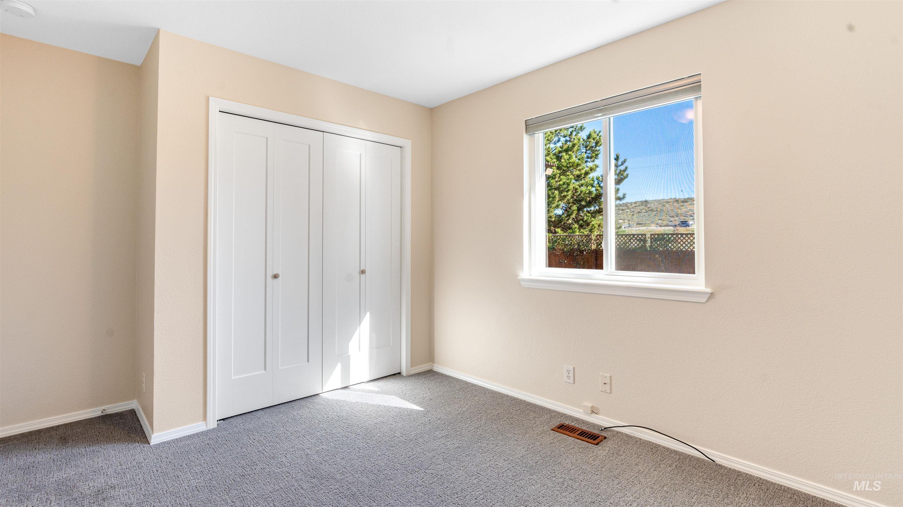 1700 N trail creek way, Eagle, Idaho 83616, 5 Bedrooms, 2 Bathrooms, Residential For Sale, Price $589,900, 98979674