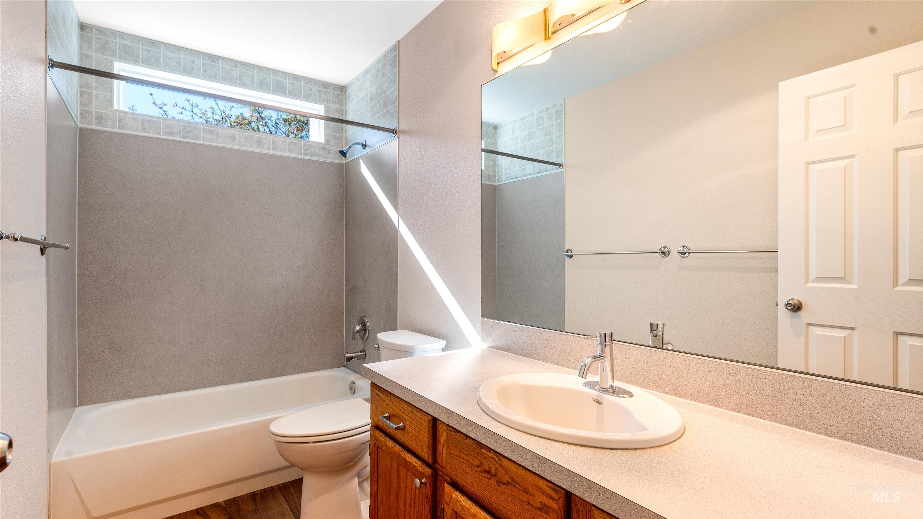 1700 N trail creek way, Eagle, Idaho 83616, 5 Bedrooms, 2 Bathrooms, Residential For Sale, Price $589,900, 98979674