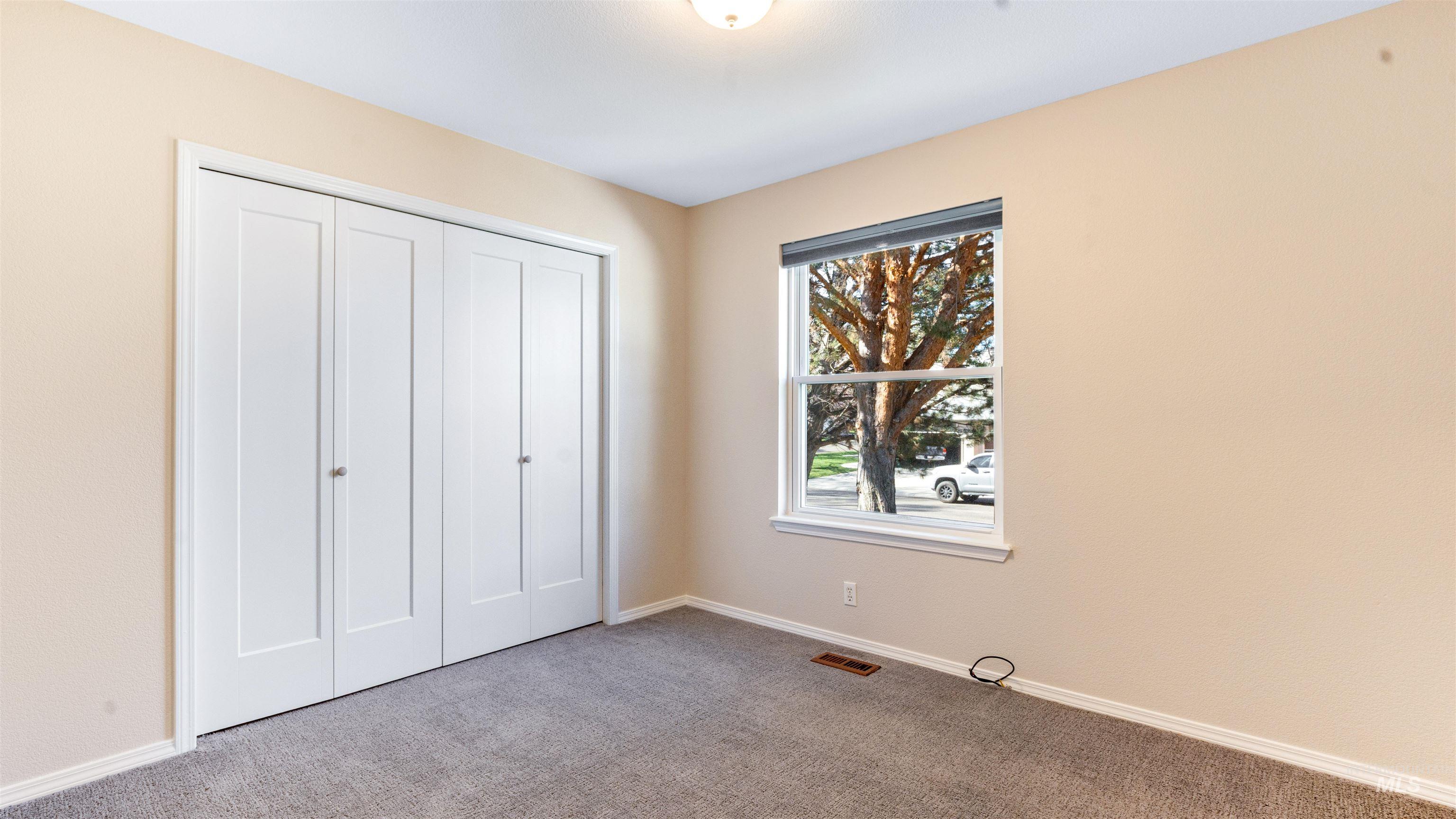 1700 N trail creek way, Eagle, Idaho 83616, 5 Bedrooms, 2 Bathrooms, Residential For Sale, Price $589,900, 98979674