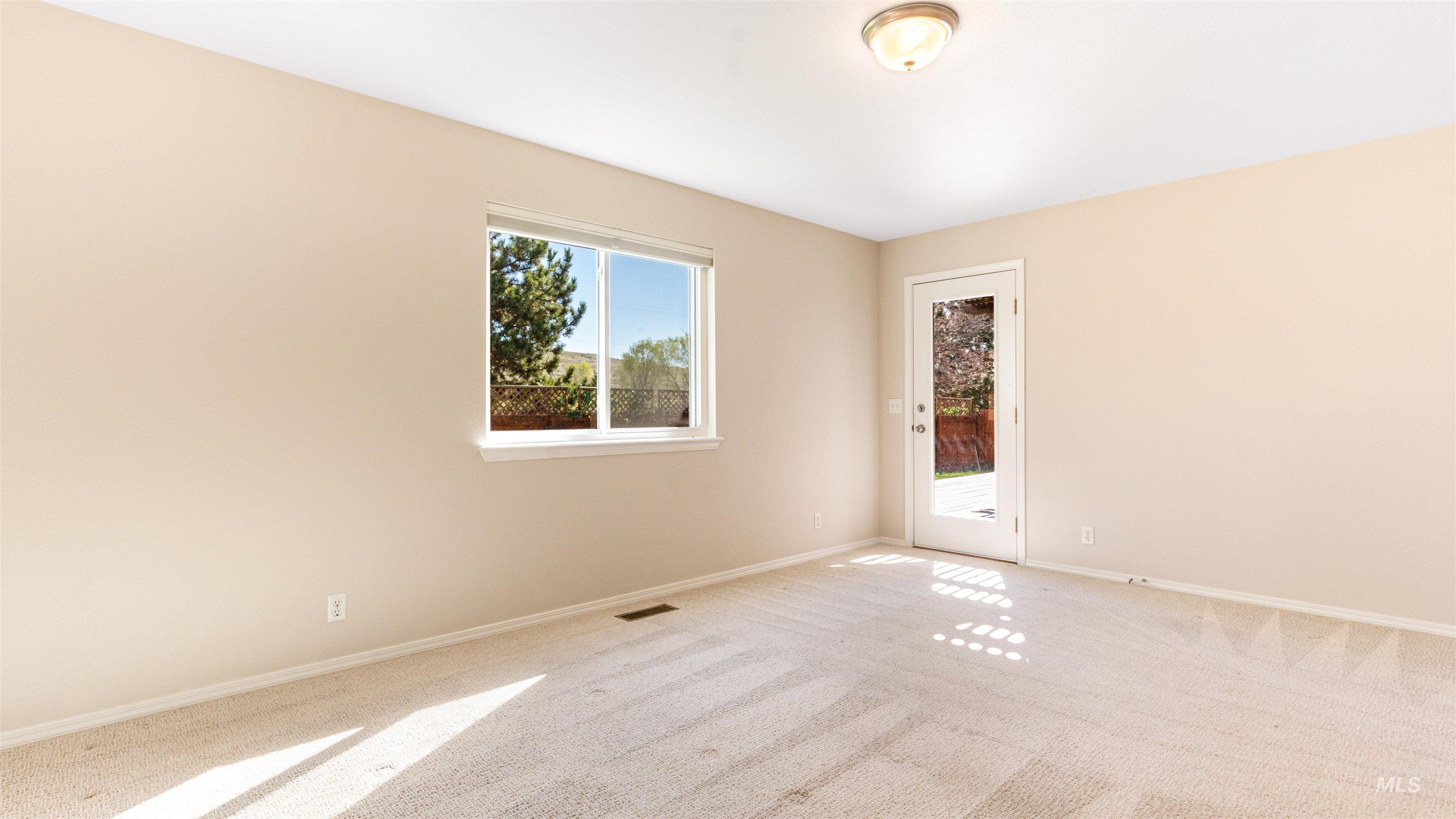 1700 N trail creek way, Eagle, Idaho 83616, 5 Bedrooms, 2 Bathrooms, Residential For Sale, Price $589,900, 98979674