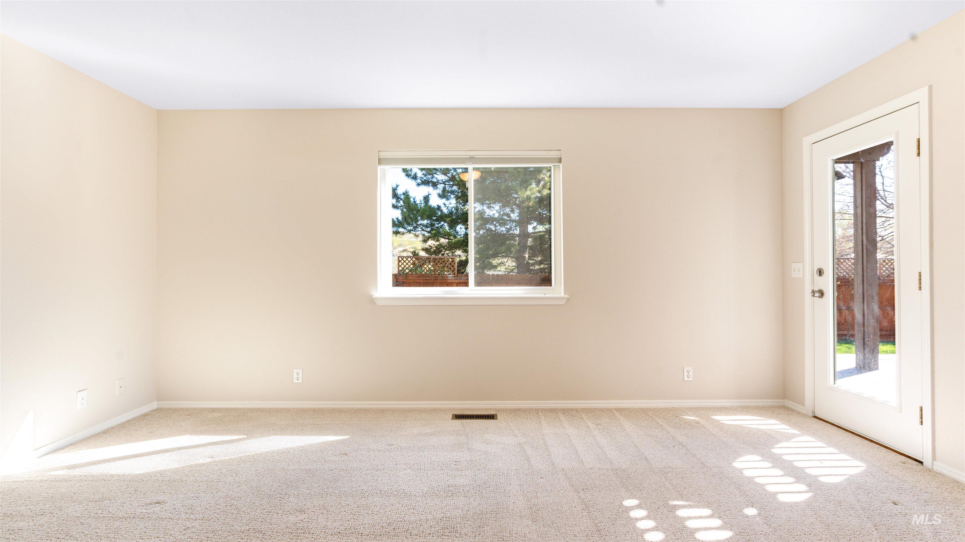 1700 N trail creek way, Eagle, Idaho 83616, 5 Bedrooms, 2 Bathrooms, Residential For Sale, Price $589,900, 98979674